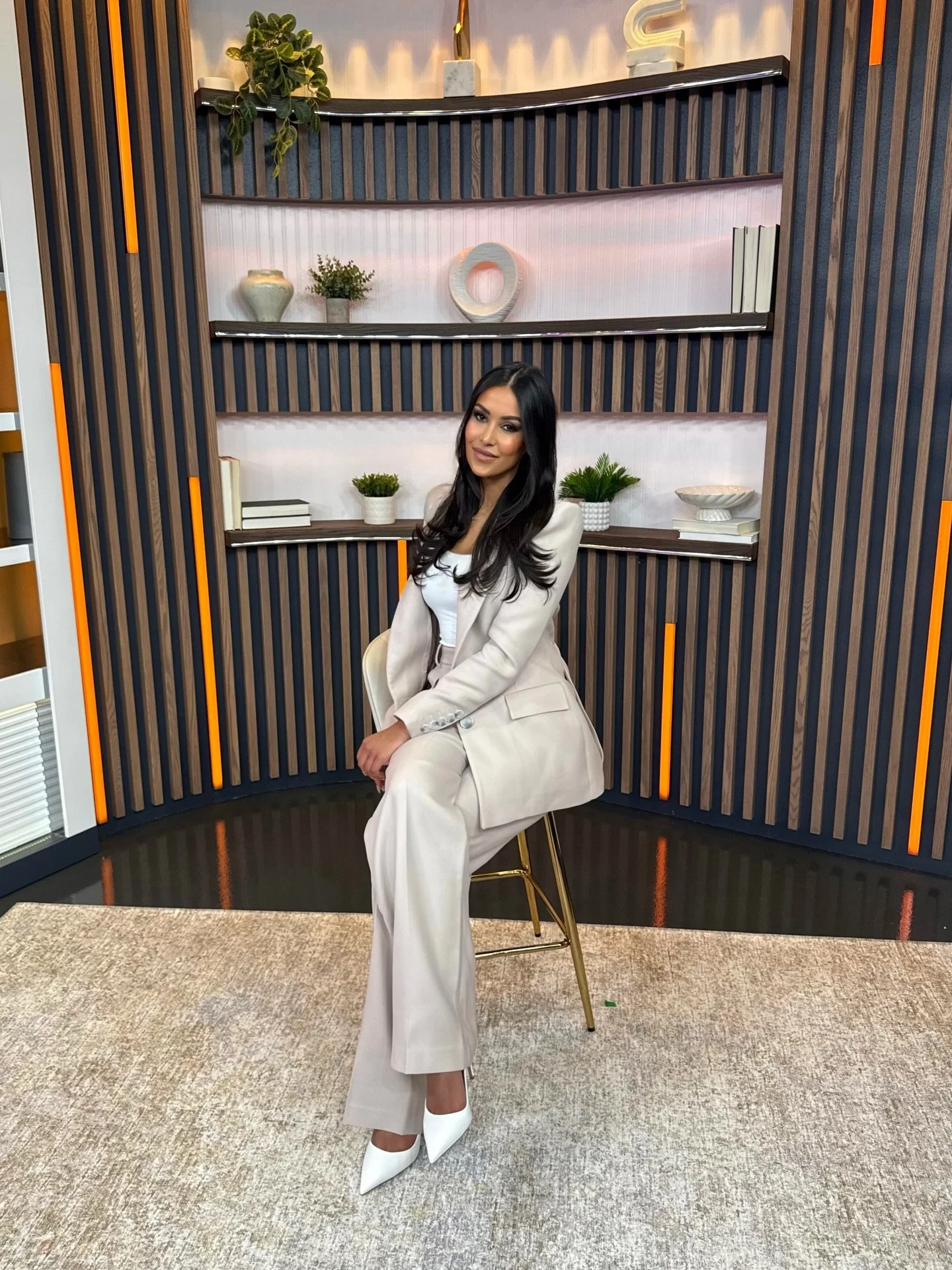 love is in the air on @breakfasttelevision ❣️🩷 sharing my celebrity-inspired valentine&rsquo;s day dressing guide with @dina.pugliese 

clothing sponsors: @cosstores @levis @dynamiteclothing @mylamarque @michaelhillj @aldo_shoes

models: @michelleca