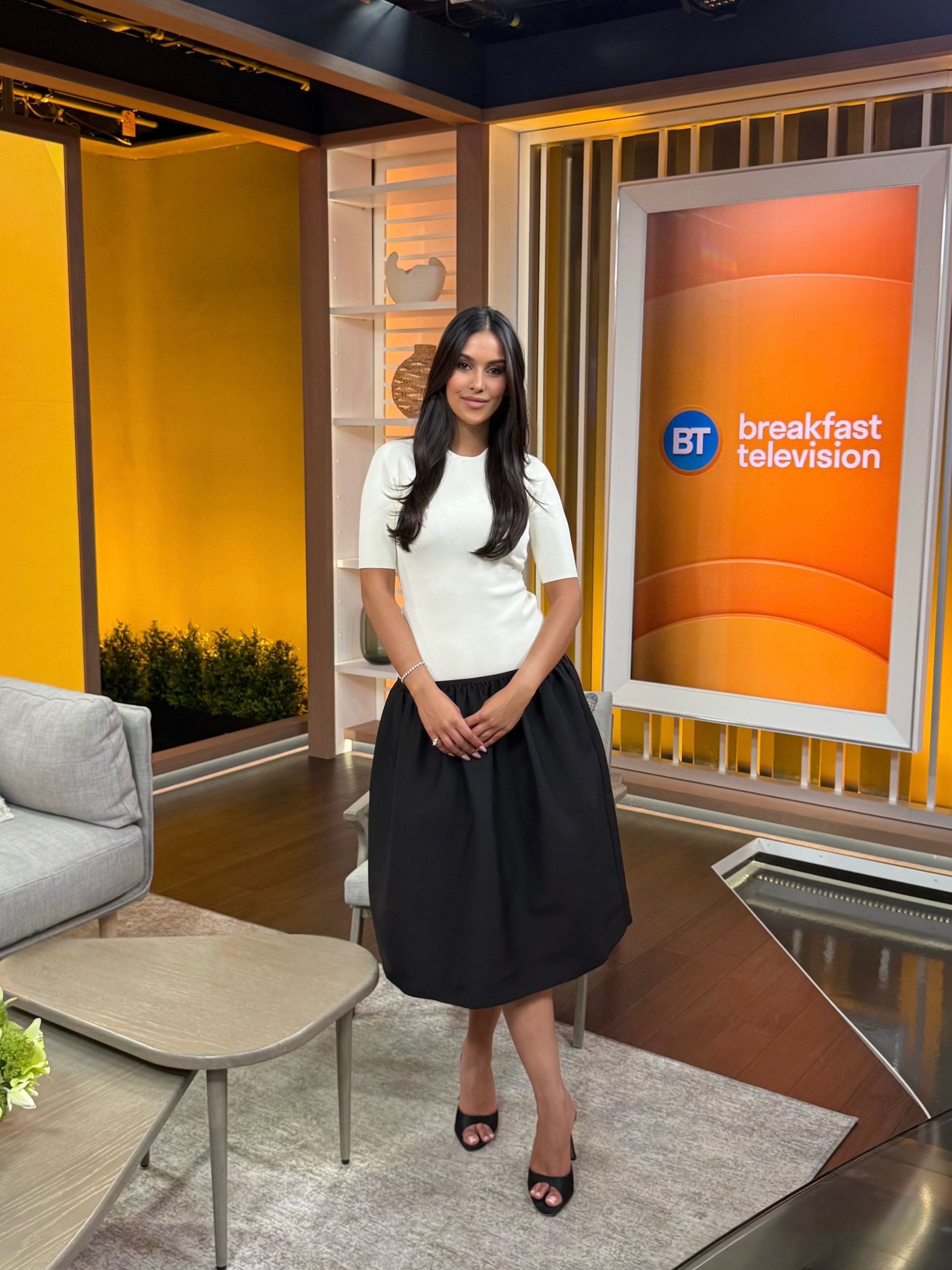 last week on @breakfasttelevision ⭐️ sharing celeb-inspired looks to wear on a first date 

brand sponsors: @patrickassaraf @lisagozlanjewelry @azurfit @onequince @adaptt.apparel @el.and.elle @aldo_shoes 

models: @stella.sternberg @mateja.djok @iren