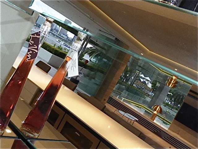 Mirror bar reflect.JPG