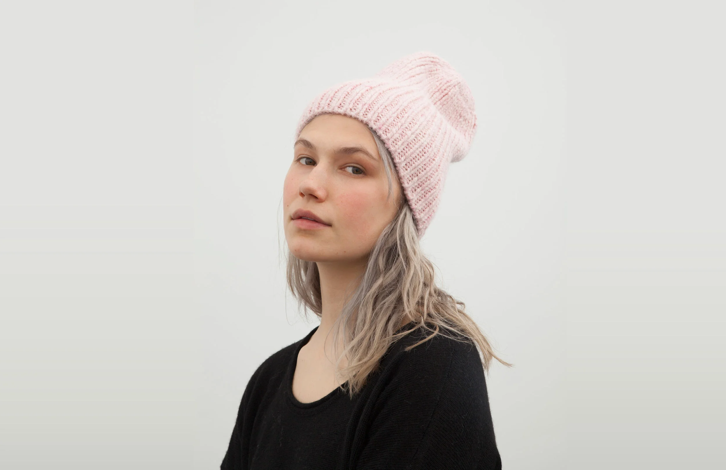 sara hat: pink