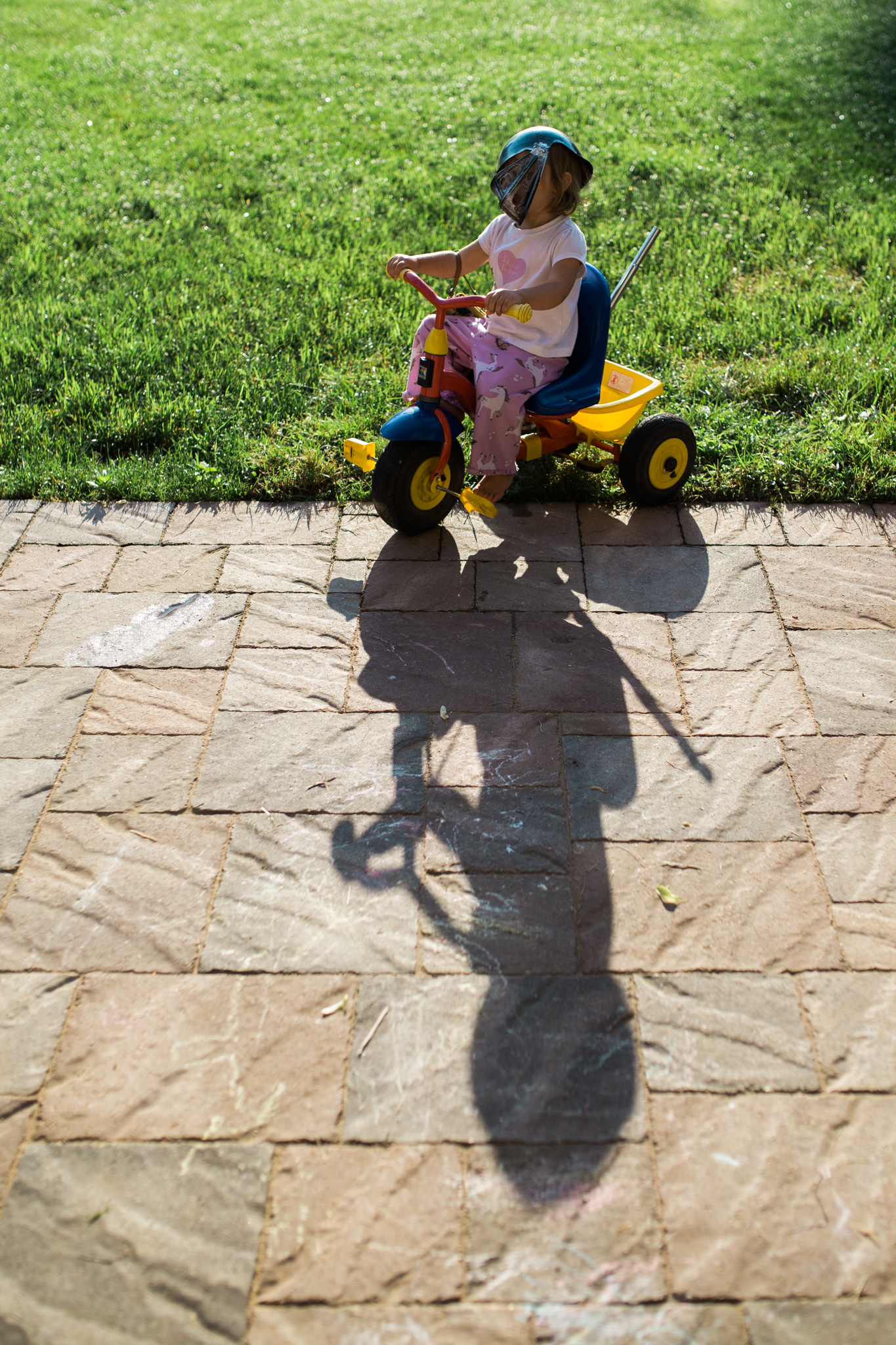 I just love these shadows. Morning sunlight can be fun too!