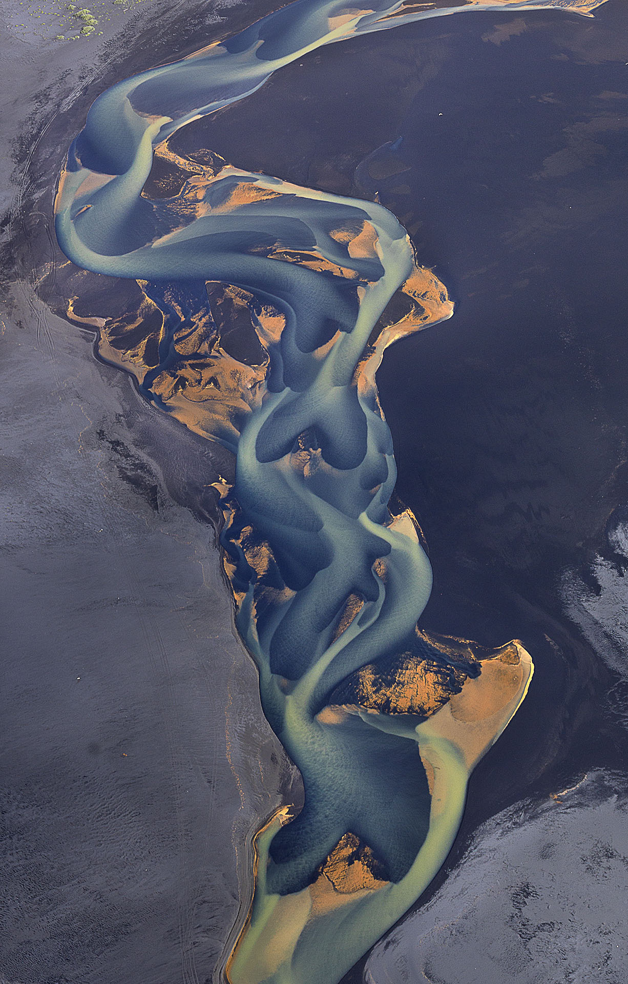 volcanic-river-iceland-andre-ermolaev-11.jpg