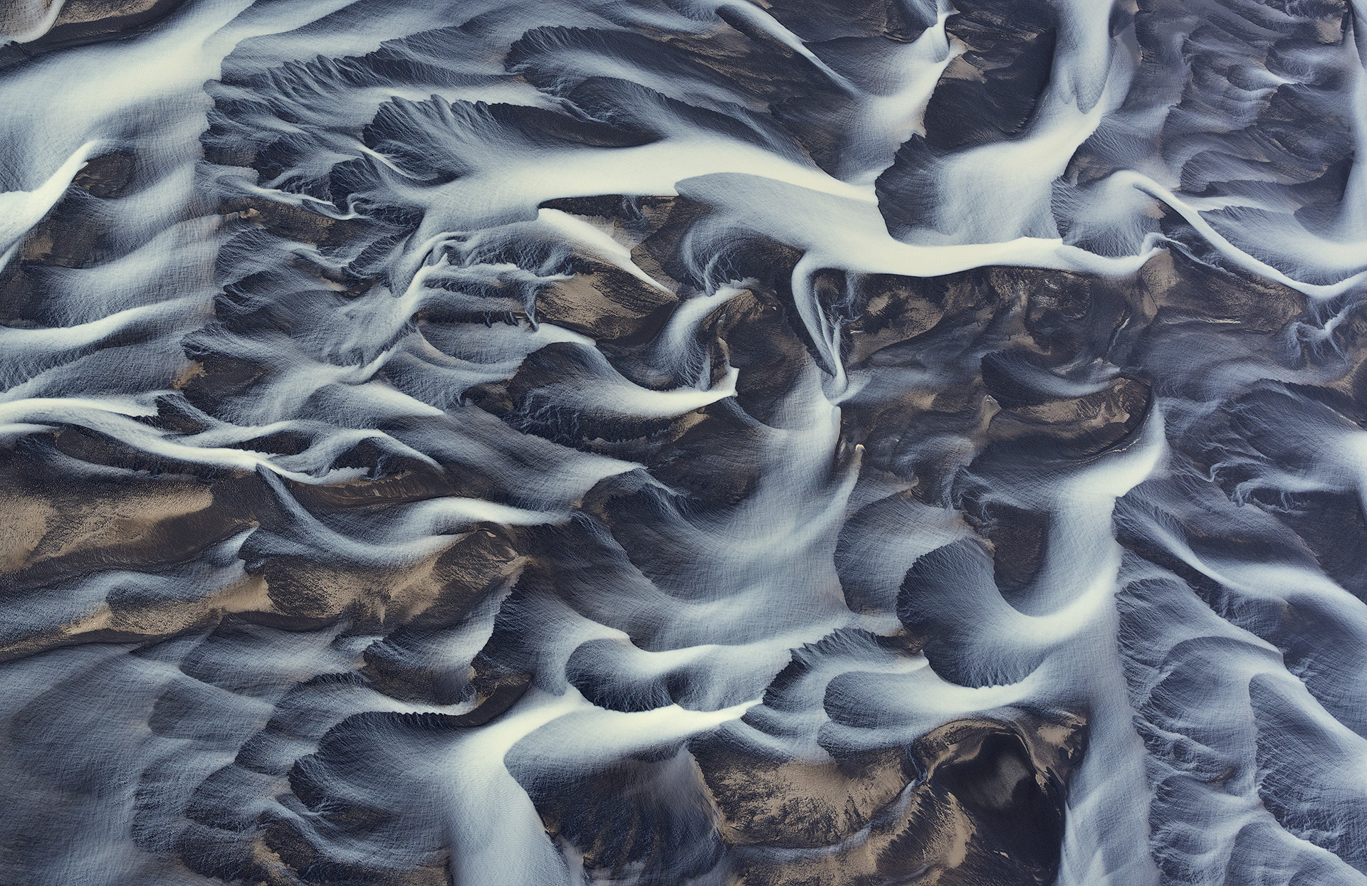 volcanic-river-iceland-andre-ermolaev-13.jpg