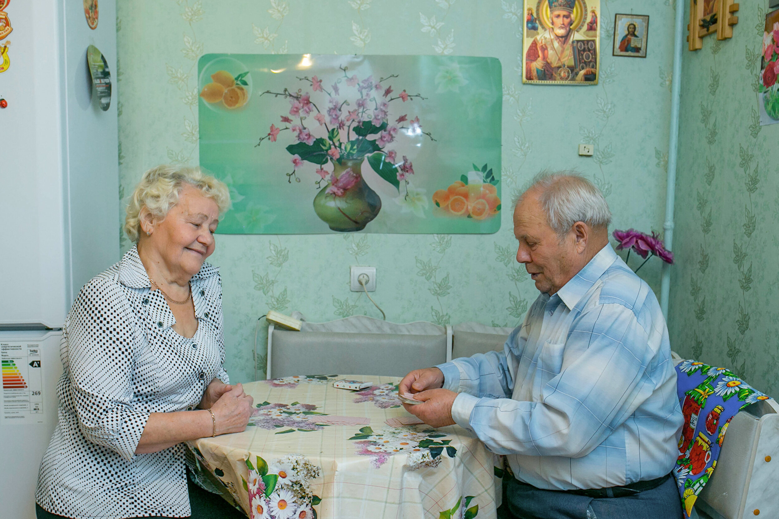  Antonina and Nikolay are playing card game “Durak”. They know each other already for many years and began to date after both became widowed. Antonina and Nikolay often spend time playing card games or watching TV.     