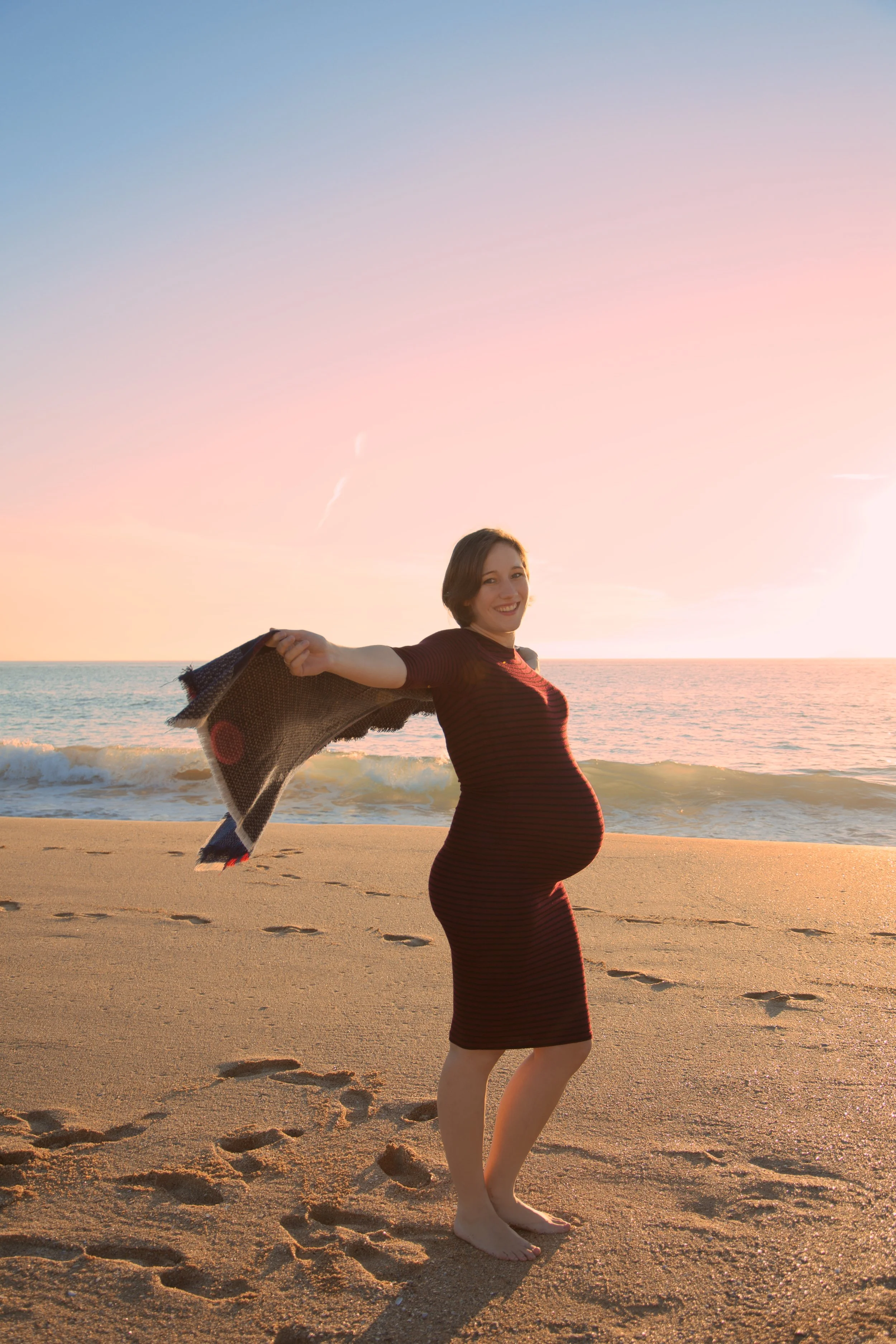 Sesión de fotos de embarazo en la playa — Mónica Fiuza Fotografía