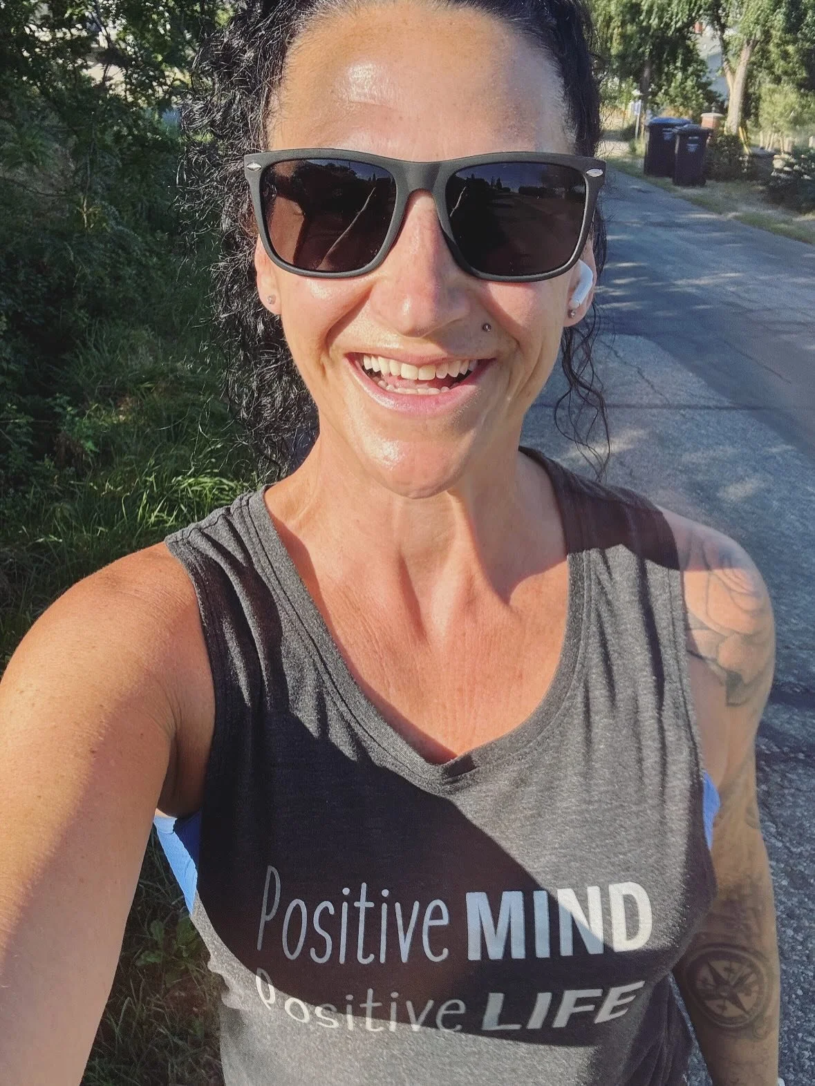 𝑾𝒂𝒍𝒌𝒊𝒏𝒈 𝒐𝒖𝒕𝒔𝒊𝒅𝒆 𝒊𝒔 𝒉𝒆𝒂𝒍𝒊𝒏𝒈.✨

Since March 23, I have lost over 25lbs. Closer to 30lbs now. 

Walking daily has been a big part of it. Yes I lift weights 5 days a week, but only for about 30 to 40 minutes. I walk a minimum of 5 