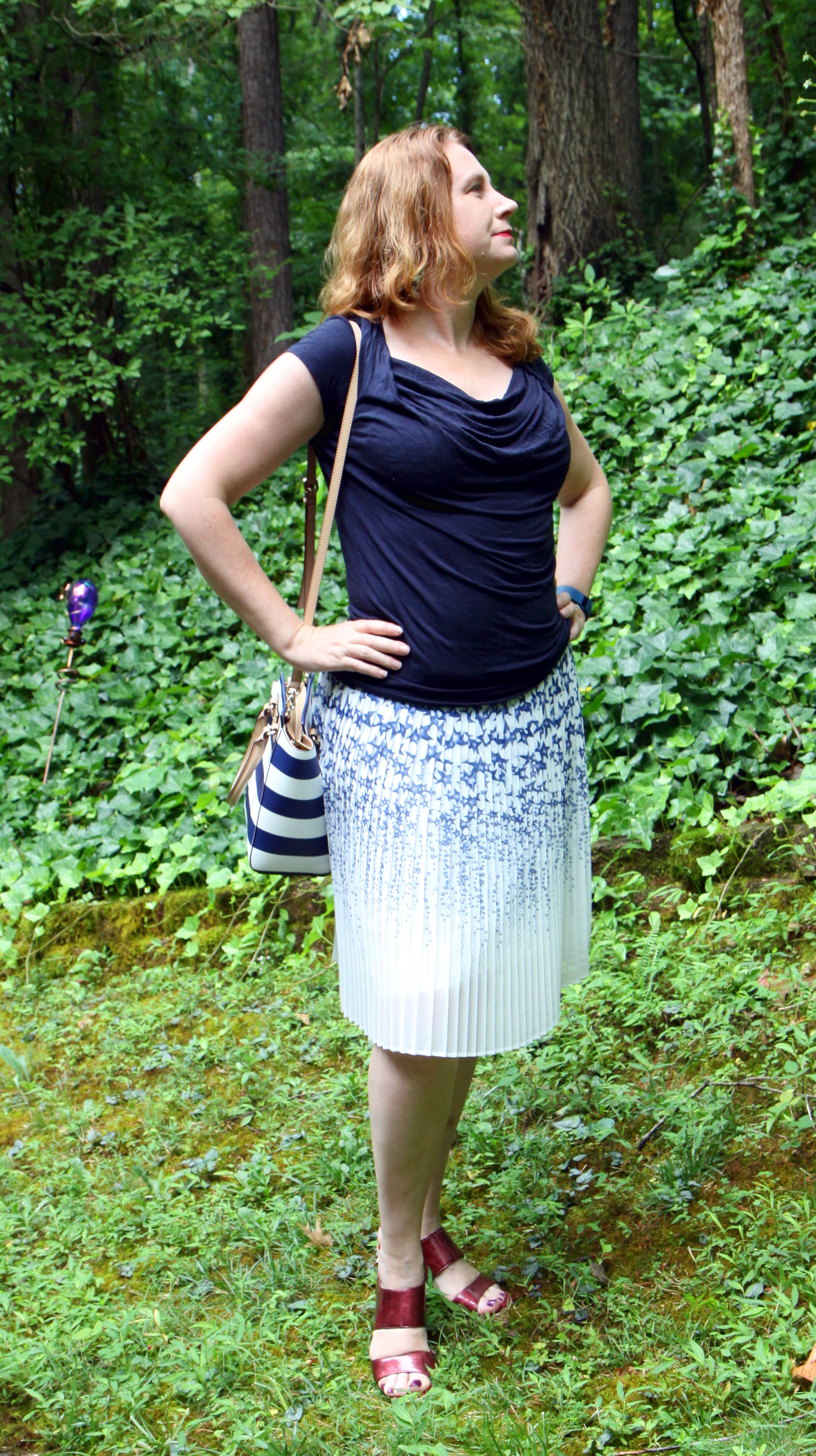 More red shoe pop! Outfit: PLEATED STAR SKIRT , Kate Spade handbag, older cabi Drape Tee and older Aerosoles shoes.