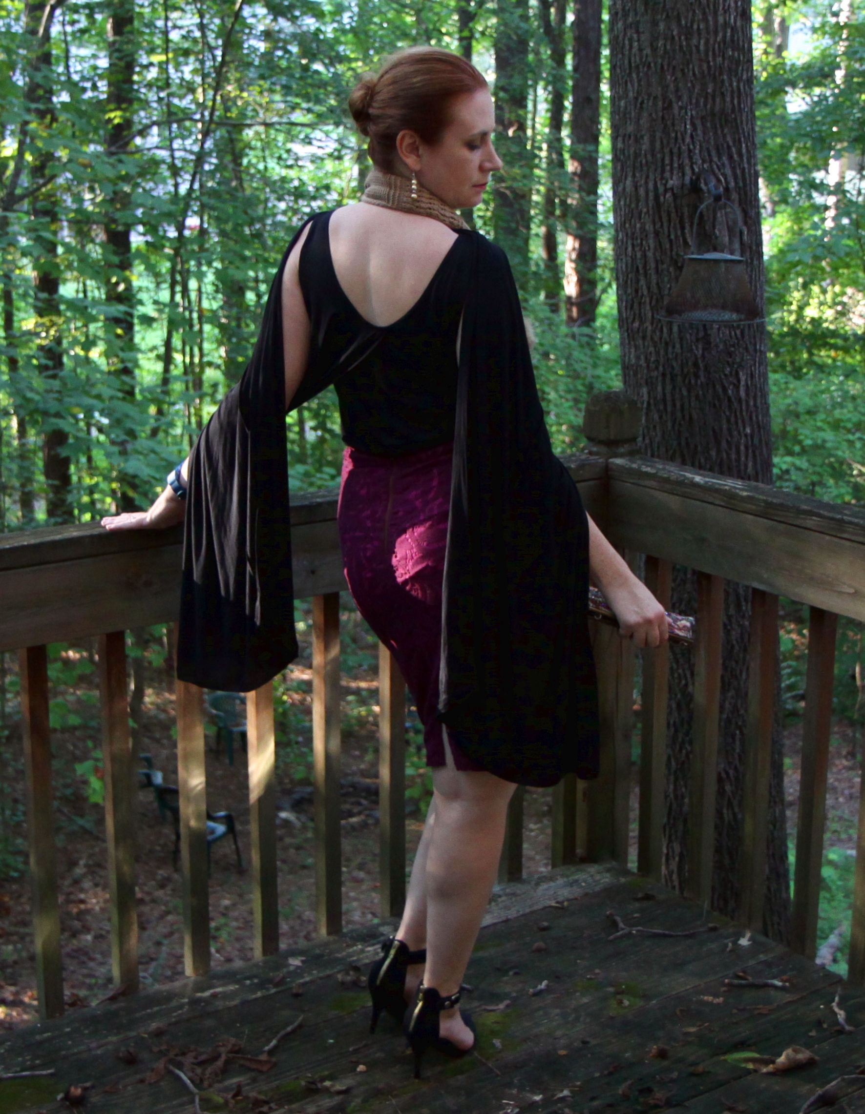Chic Cape From the back: Panels draped over shoulders