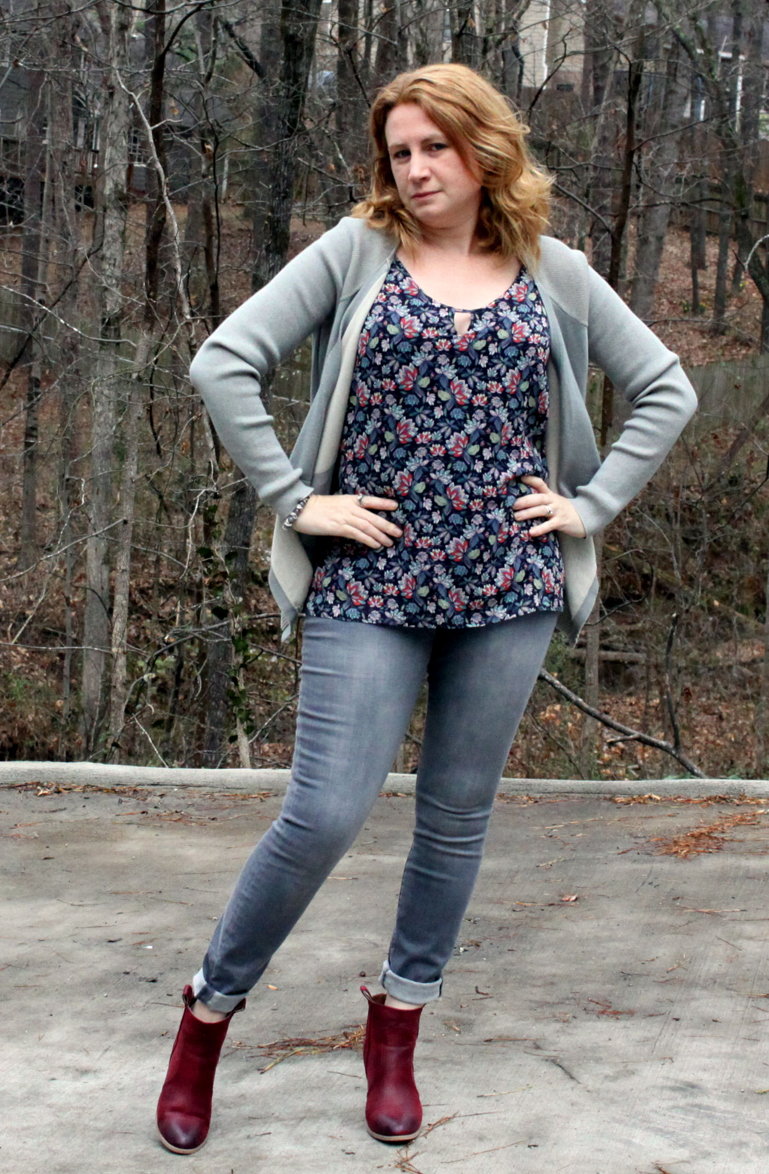 Pocket Cardigan , Flirt Cami , and Zip Skinny from cabi Spring 2017 with the Tarynn bootie from JustFab and the Eve Gray Agate Stretch Bracelet by eSBe .