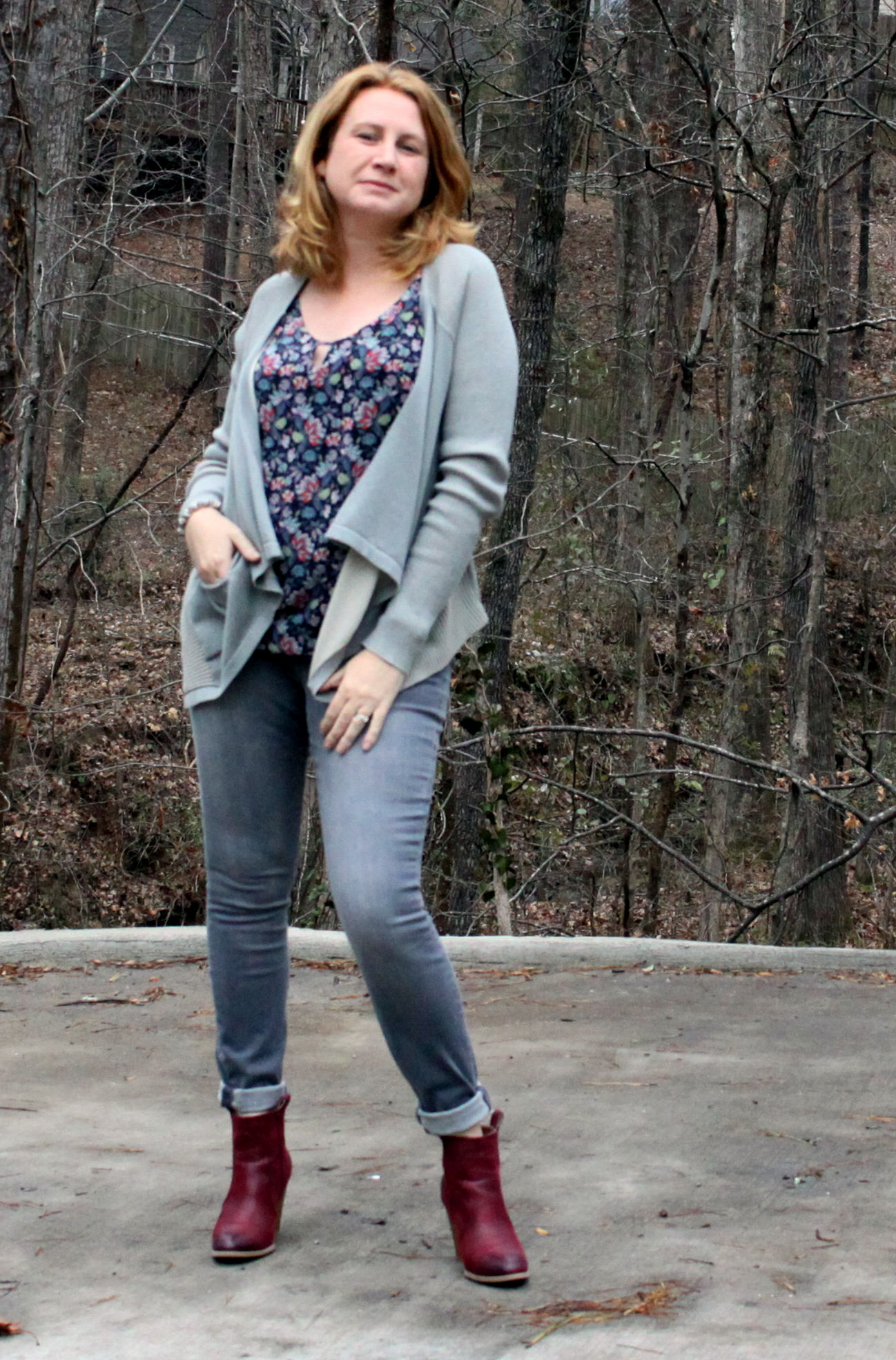 Pocket Cardigan , Flirt Cami , and Zip Skinny from cabi Spring 2017 with the Tarynn bootie from JustFab and the Eve Gray Agate Stretch Bracelet by eSBe .