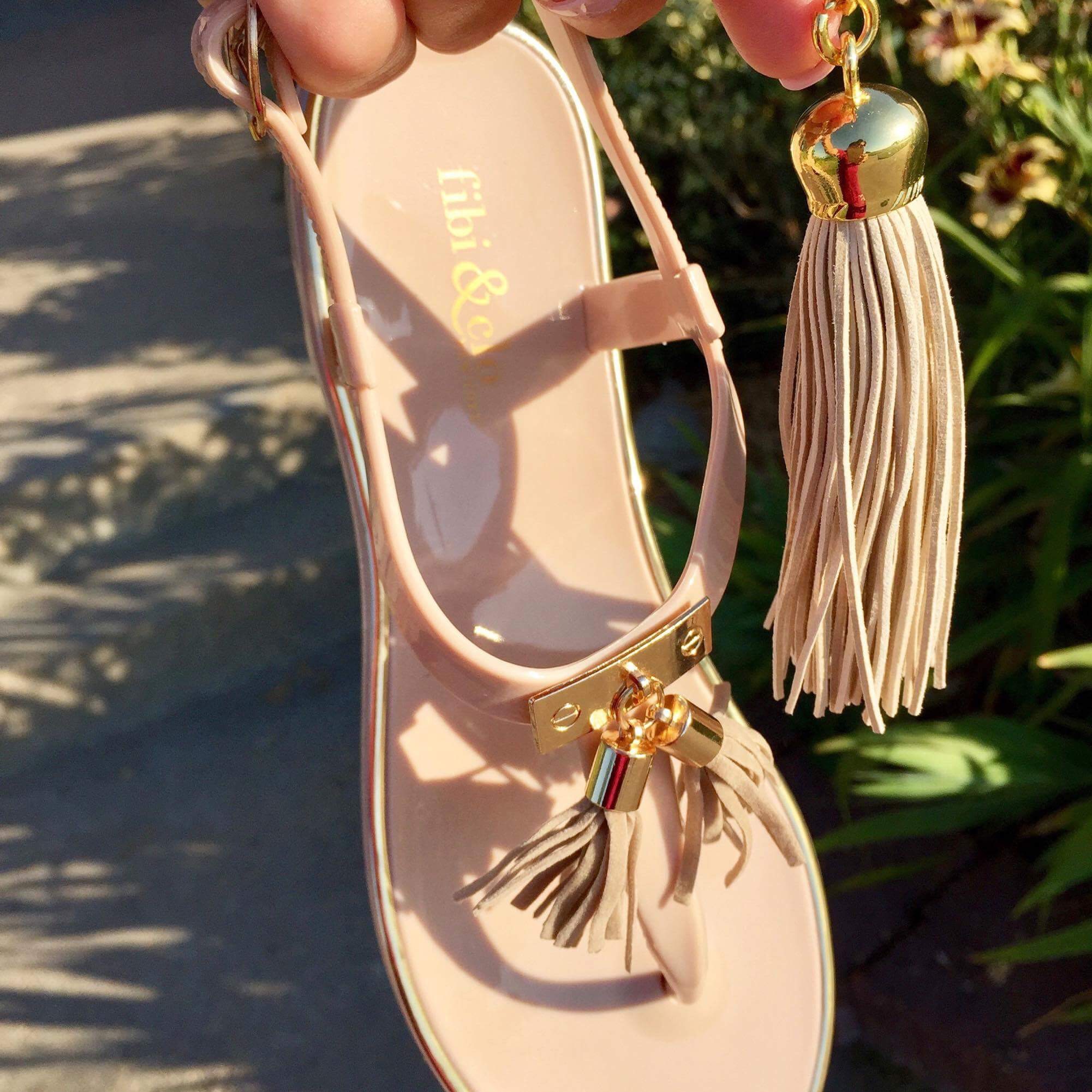 You could win this! The Cabana Jelly in beige with gold trim . Photo by Kathy Roush