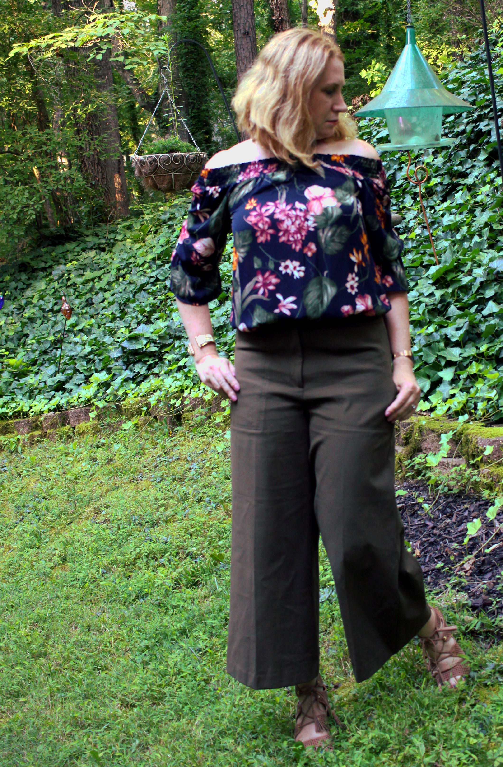 Off-the-shoulder Outfit