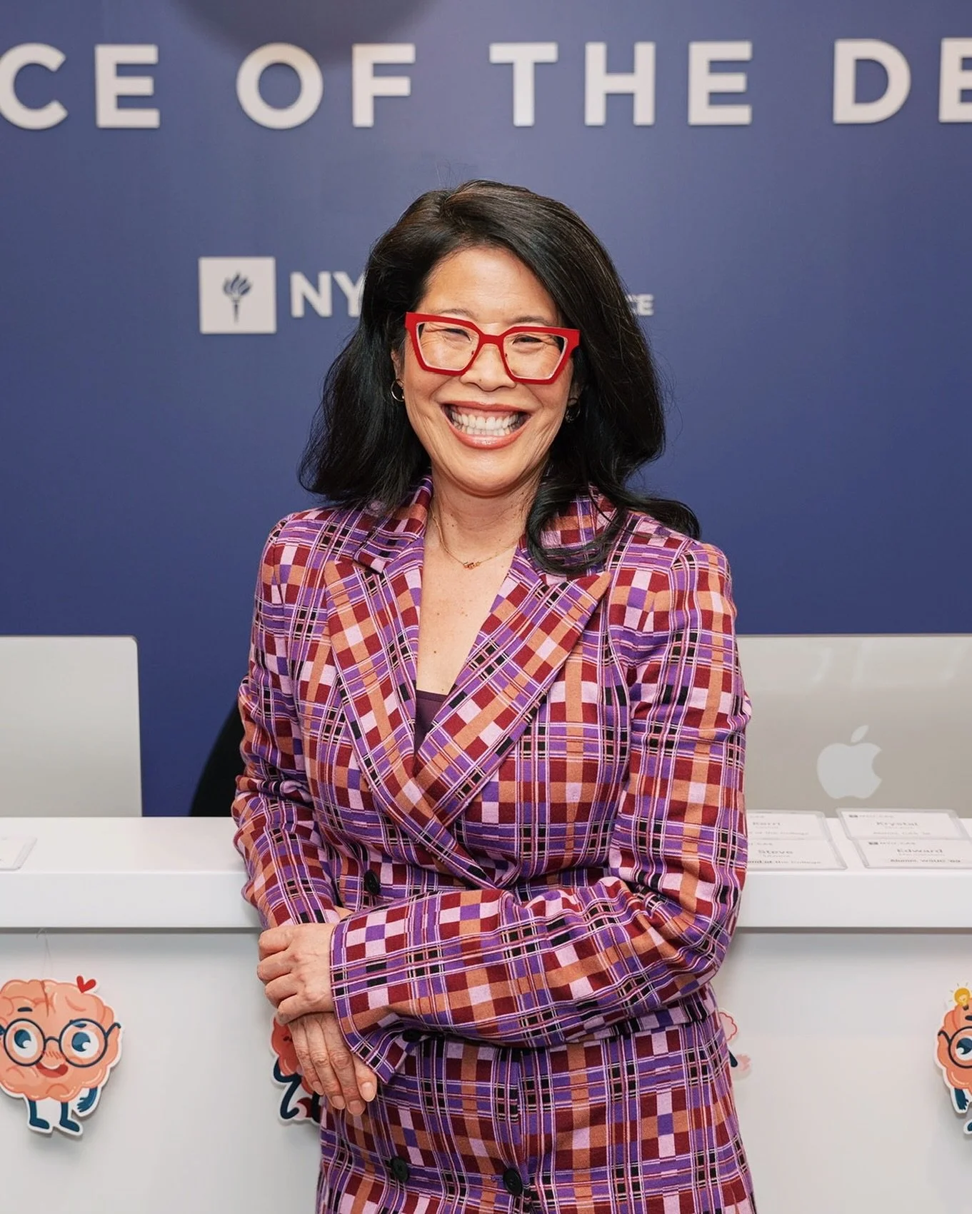 Smiling lights up your brain&rsquo;s reward system and boosts neurotransmitters that improve focus and creativity. It is one of the simplest ways to shift your mood and energy in seconds. 😊 

When you smile, the muscles around your eyes and mouth se