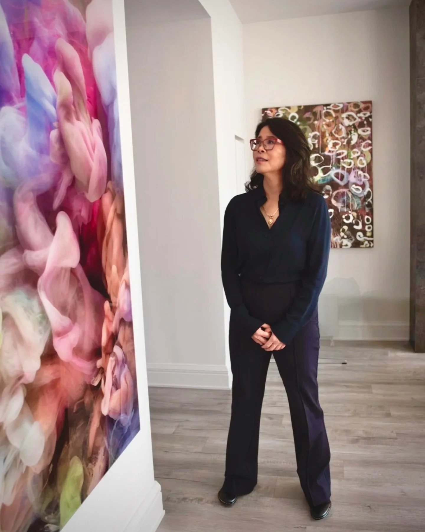 Art gives your brain a different kind of workout. Viewing art activates neural circuits involved in curiosity, pattern recognition, and empathy while reducing stress hormones. 🖼️ It is one of the few experiences that engages both attention and calm 