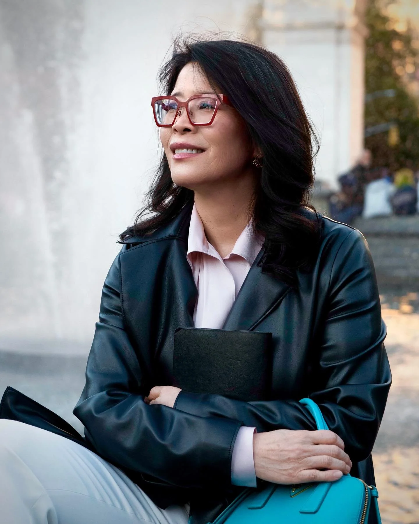 There is a reason spring feels like a reset. 🌺 Longer days and more natural light help regulate your circadian rhythm and increase serotonin, giving your brain more energy, clarity, and emotional steadiness. It is not just a fresh start outside, it 