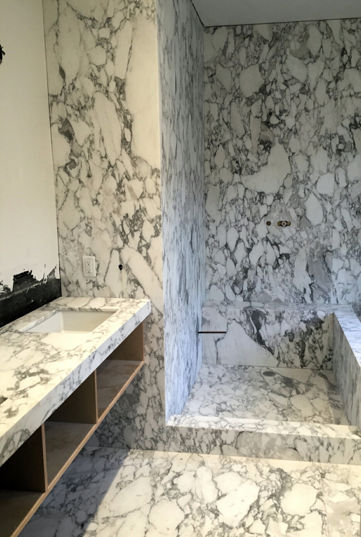 Aberscato Vagil stone bathroom
