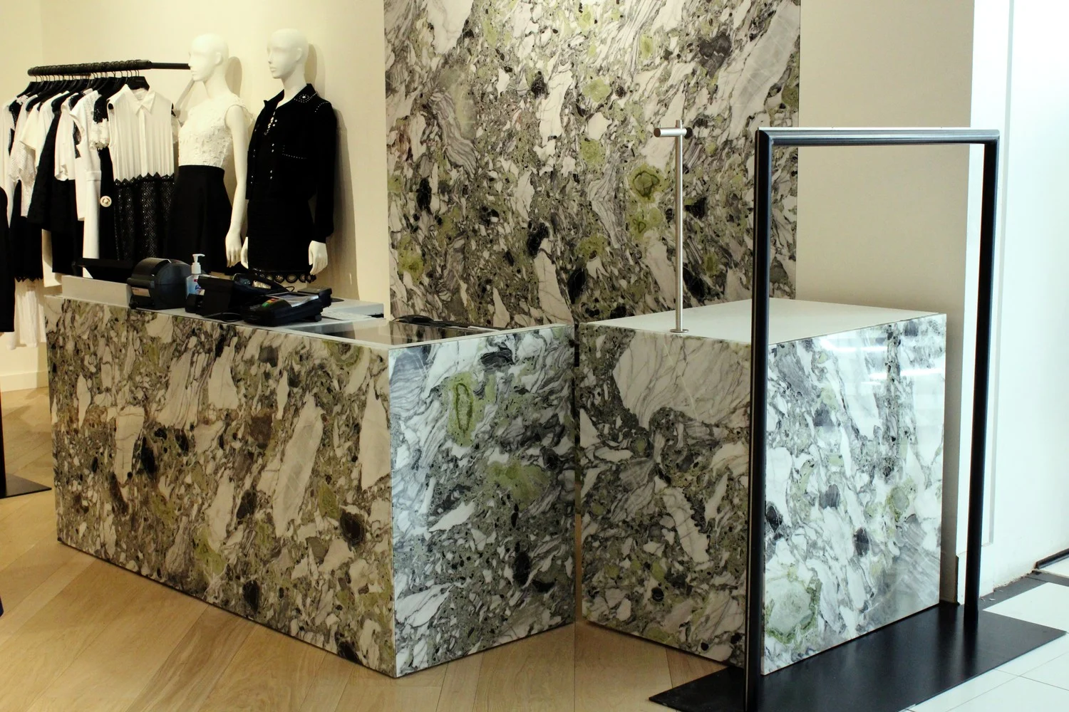 Bloomingdales , New York - &nbsp;counters &amp; Wall