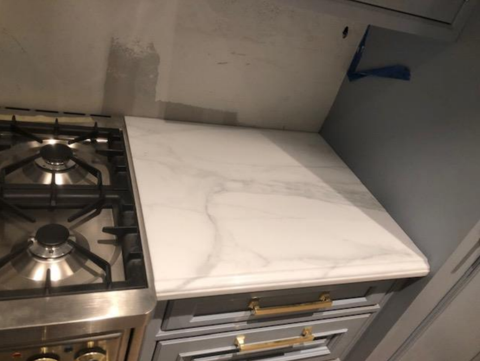 marble counter stove.png