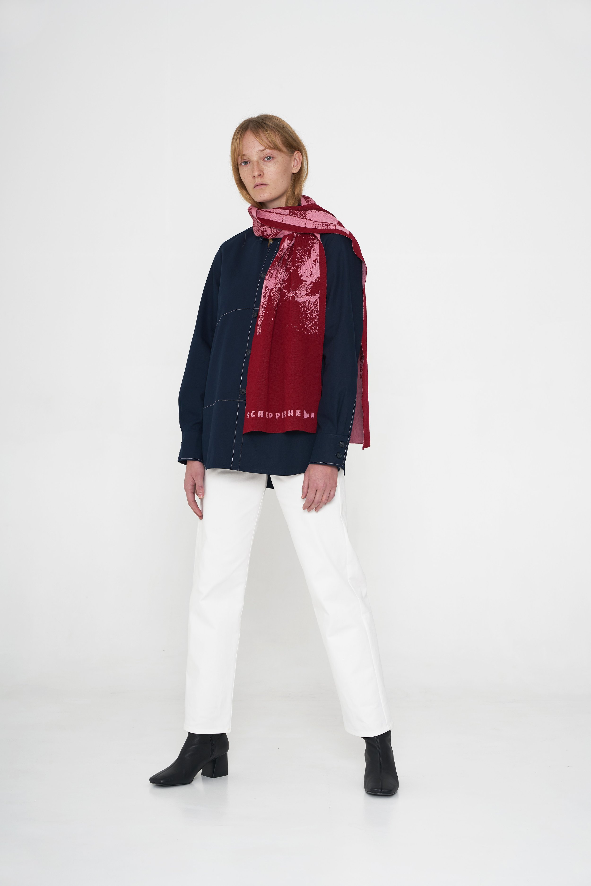 Emilie in Dany Navy 01.jpg