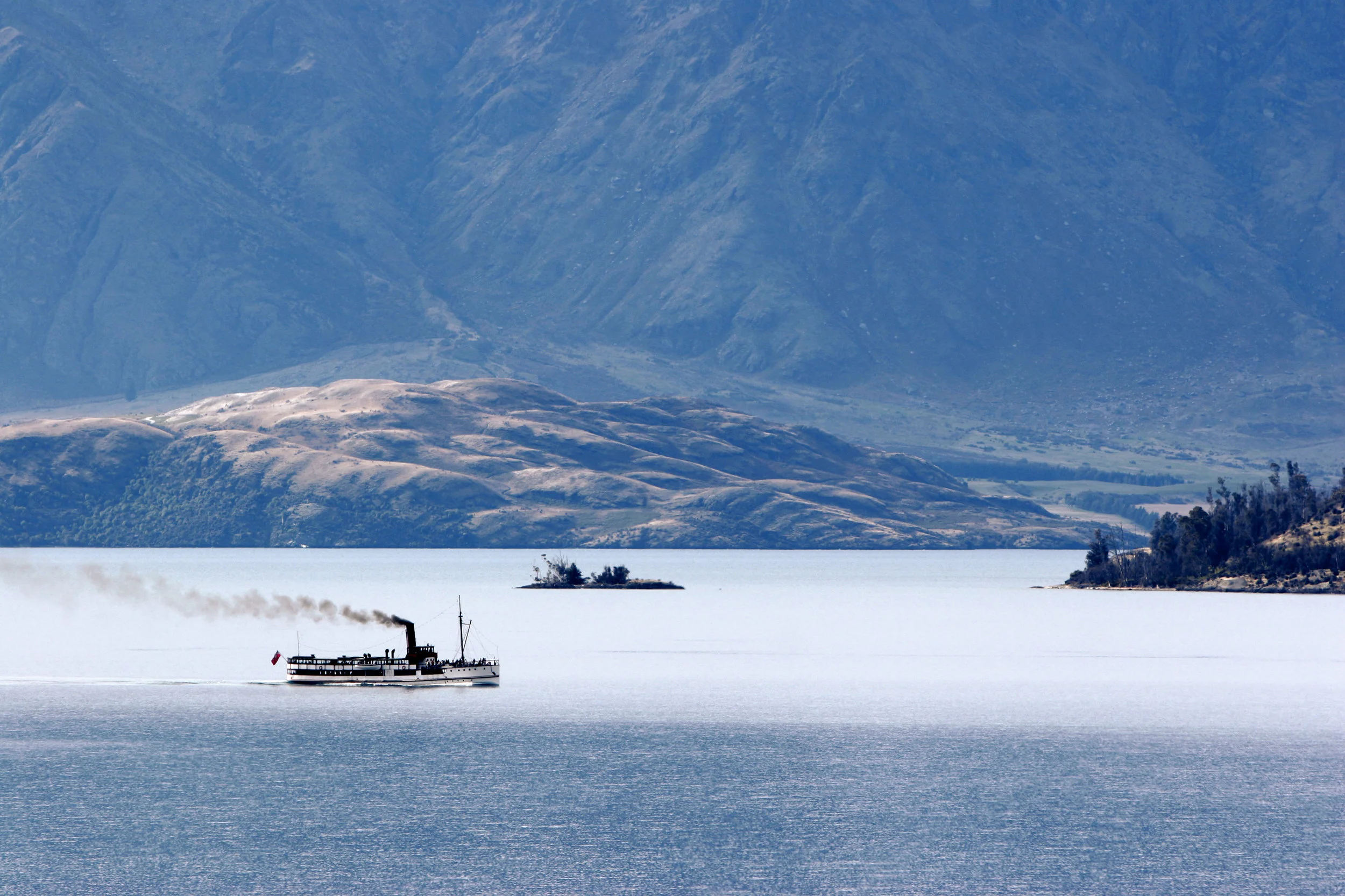 Vintage steamship TSS Earnslaw on Wakatipu Lake