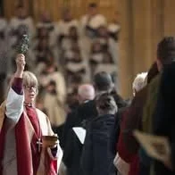 Archbishop Sarah Mullally stands 'in solidarity' with Pope Leo