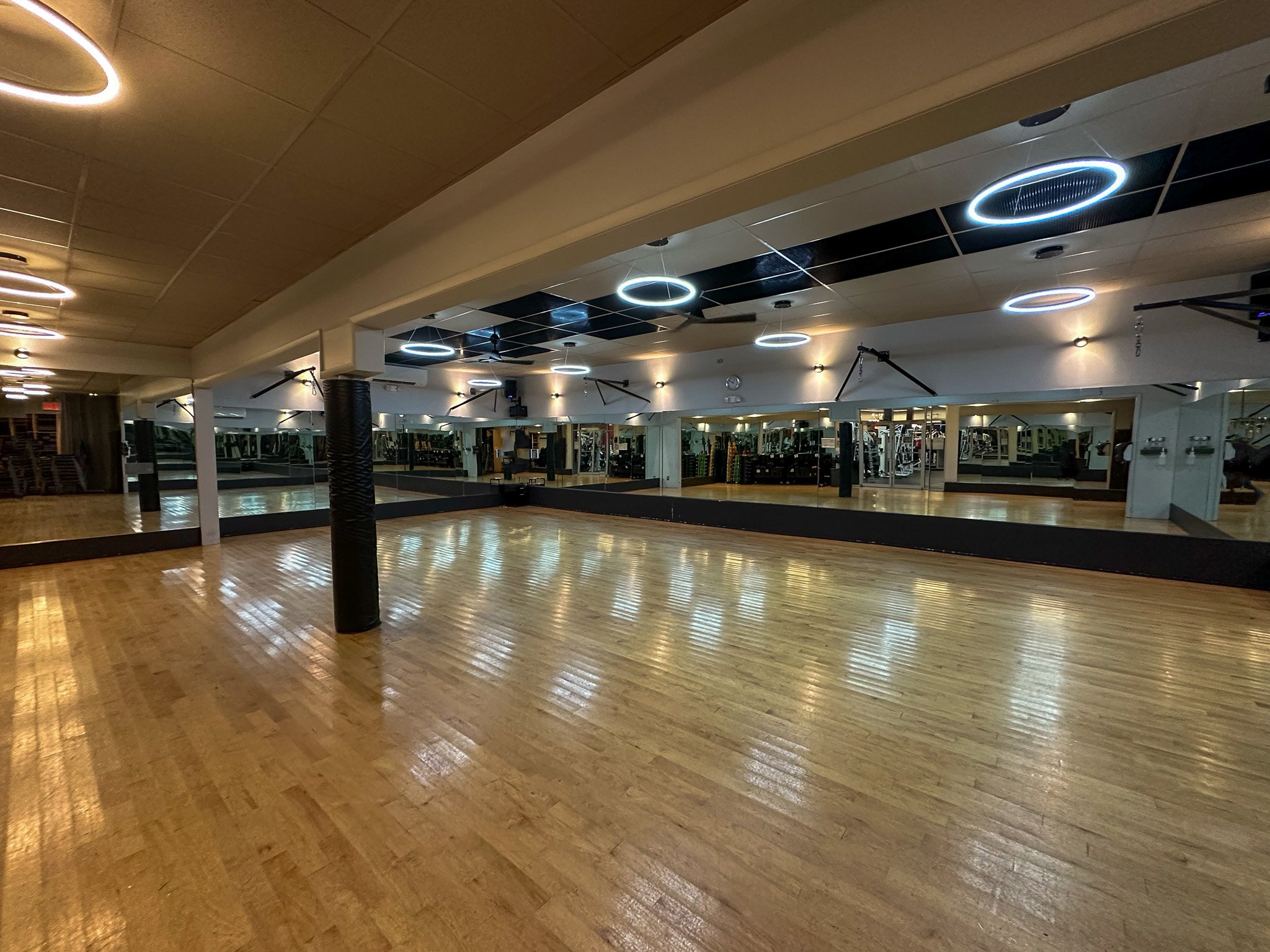 HARBOR FITNESS 92 GROUP FITNESS ROOM