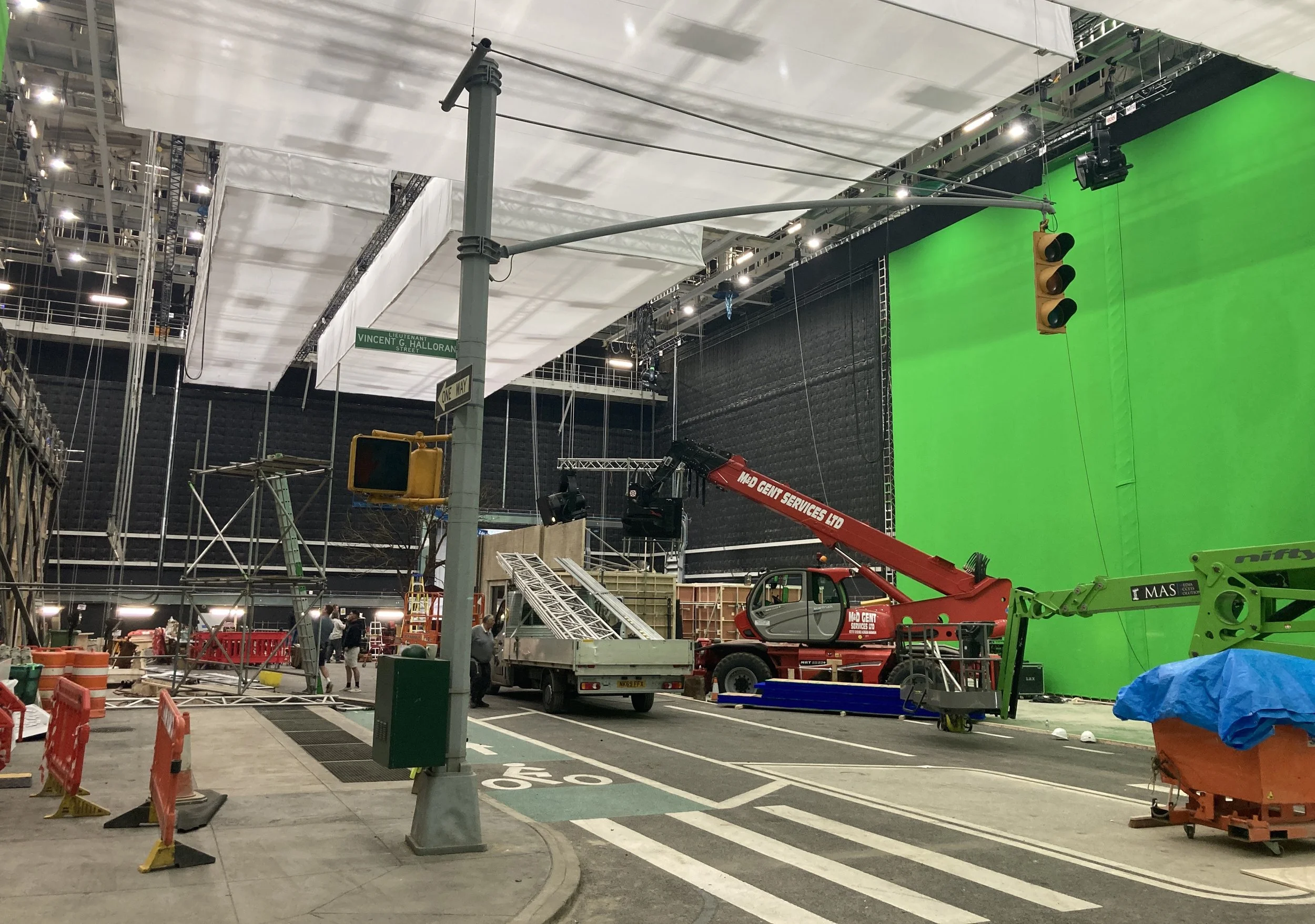  20’ high traffic signal post, recreated to match the existing one in NYC, with practical lights. 