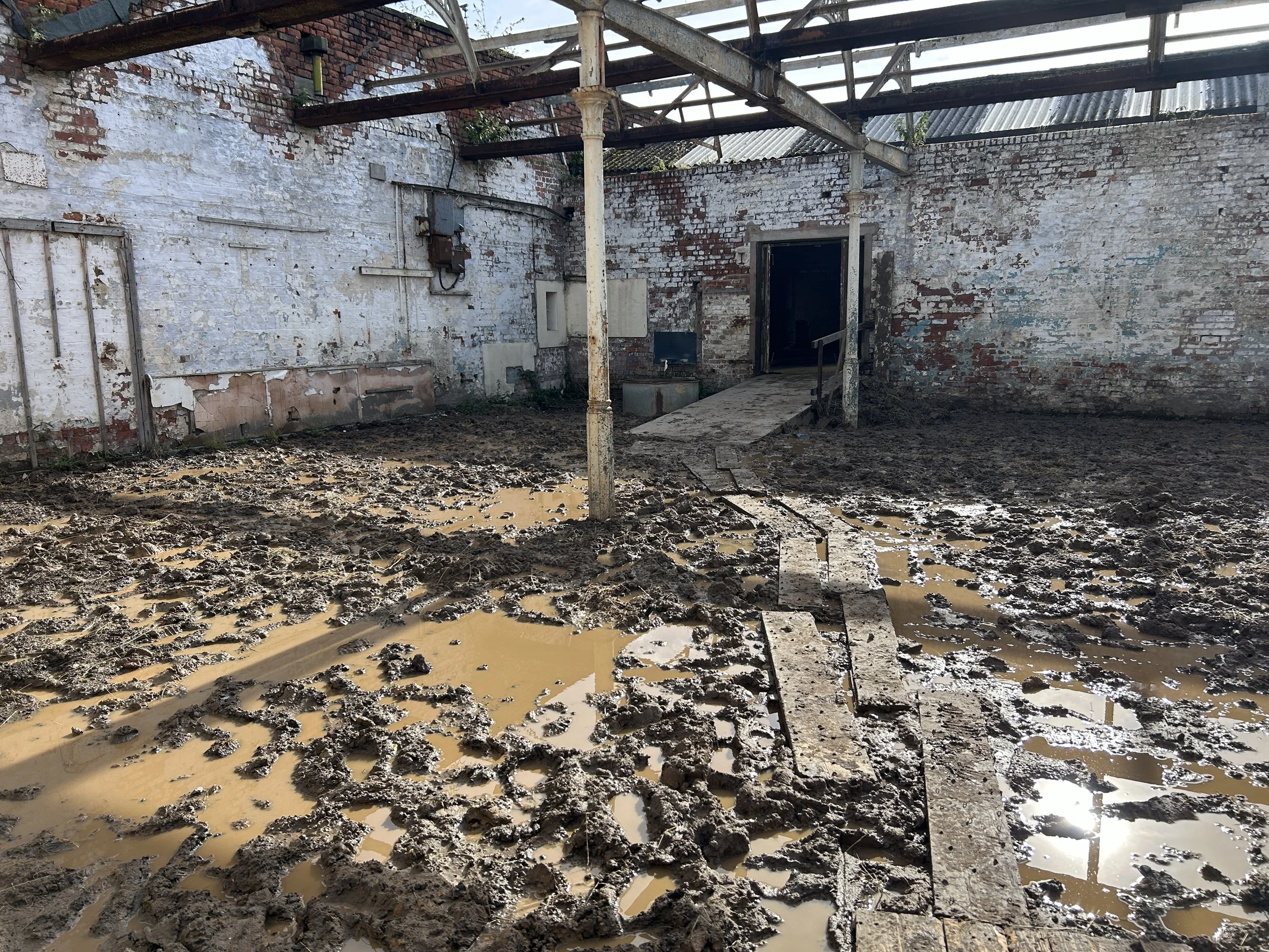  EXT Pig Pen - Location construction work, and approximately 120 tonnes of Mud. 