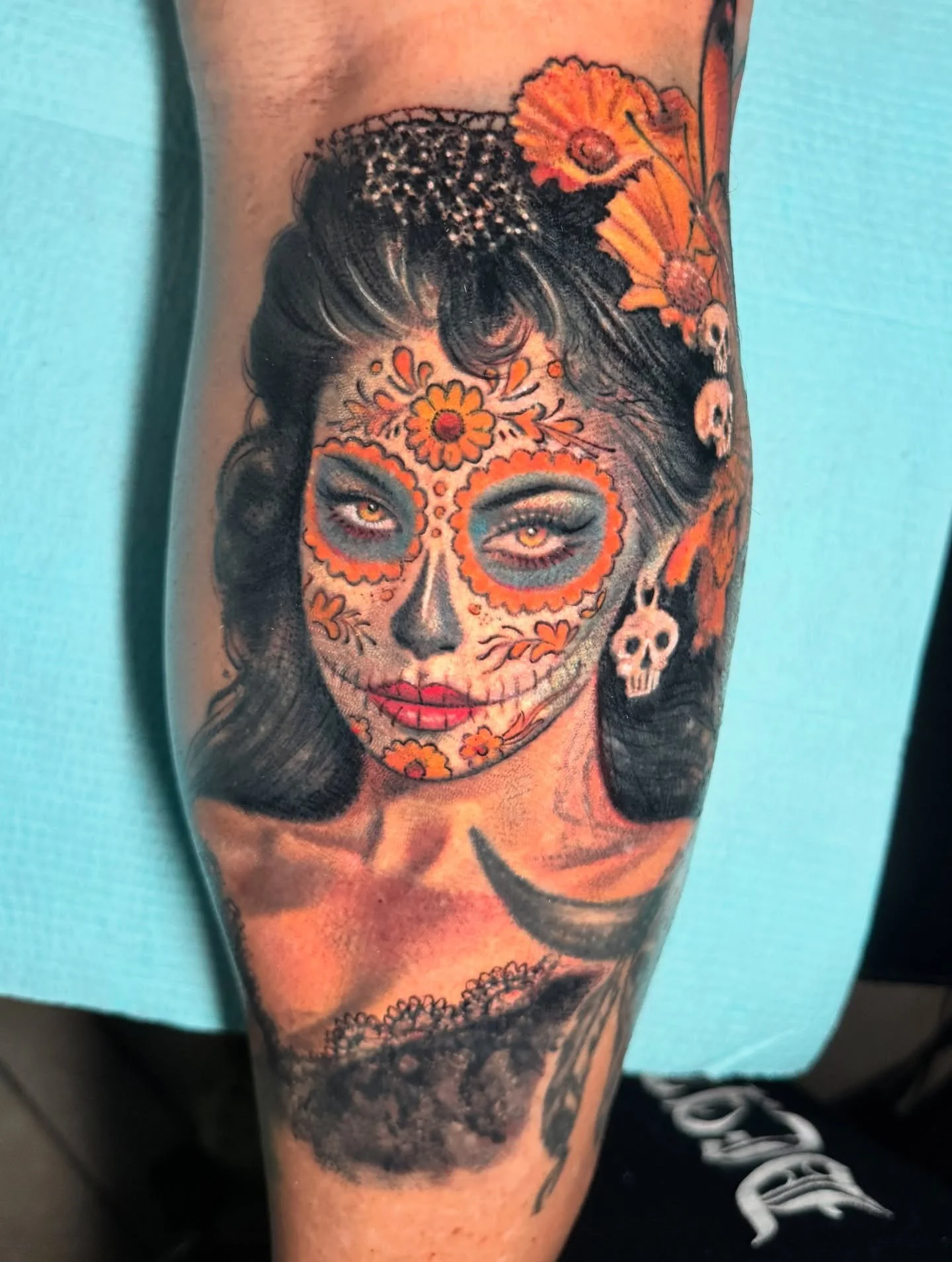 La Catrina 🖤 
.
.
.
.
.
#lacatrina #dayofthedeadtattoo #tattoo #dotd #catrinatattoo #colortattoo #colorportraittattoo #southfloridatattoos