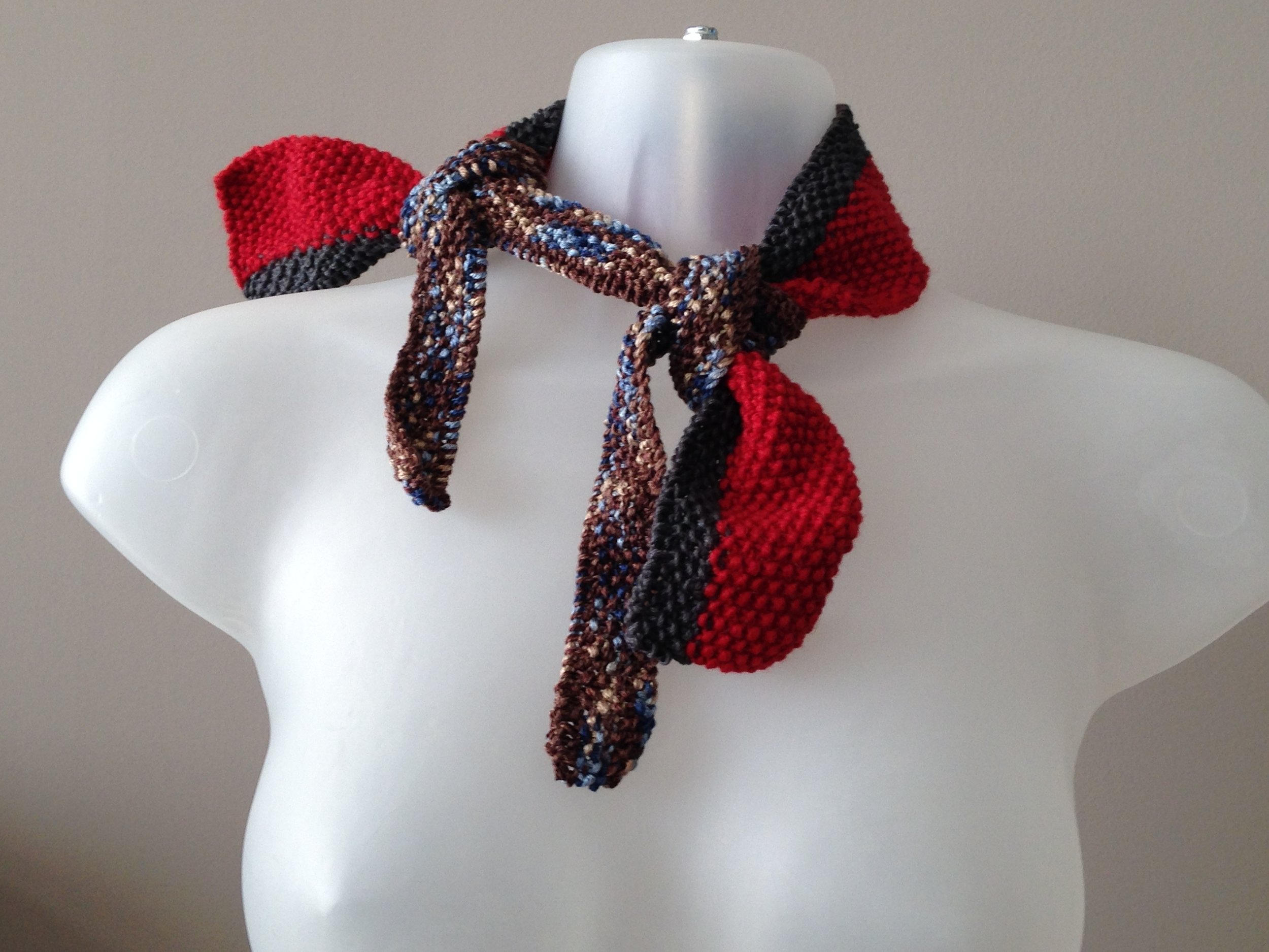 de/re-constructed : scarf of scarves