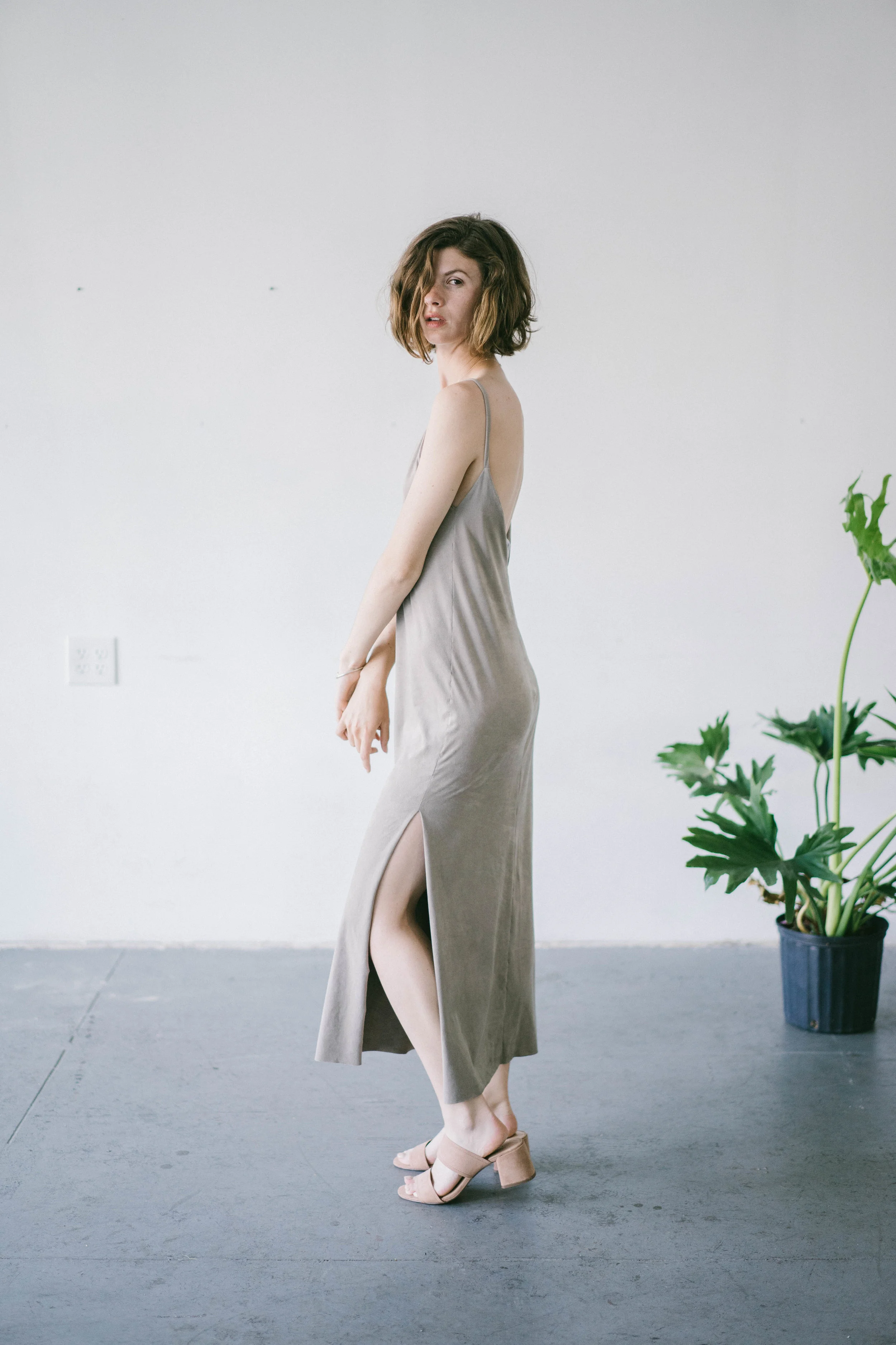 lowbackdress5.jpg
