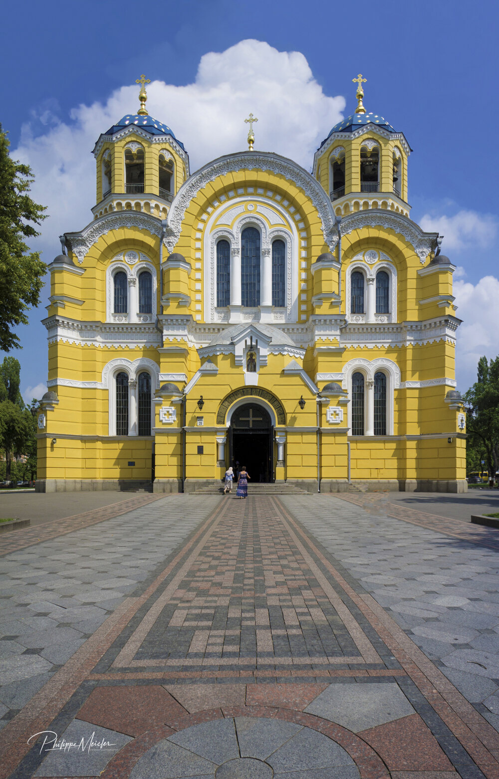 St._Volodymyr's_Cathedral_in_Kiev-Modifier.jpg