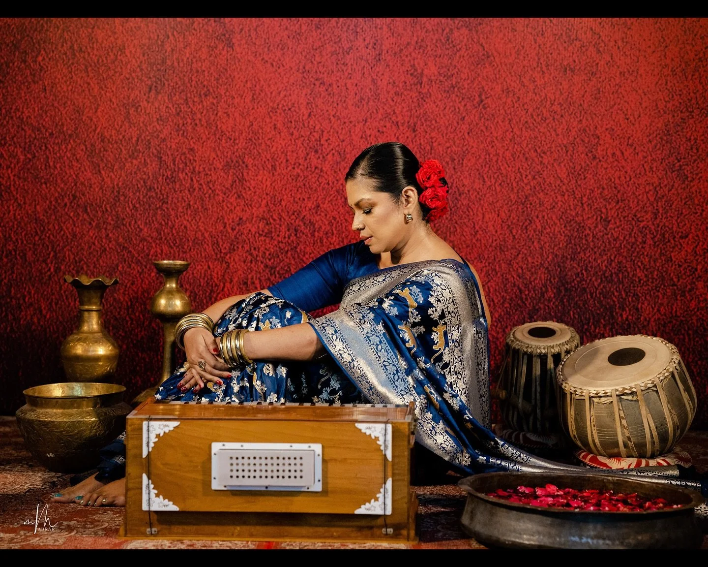 Cannot imagine the greatest of my luck. The life that chose me, and I chose right back. &hearts;️

Grateful to work with the talented @navinahmed_official @galamakeover_by_navinahmed 
And @mmabrar_photography 
Special thanks @nawshinnawertip