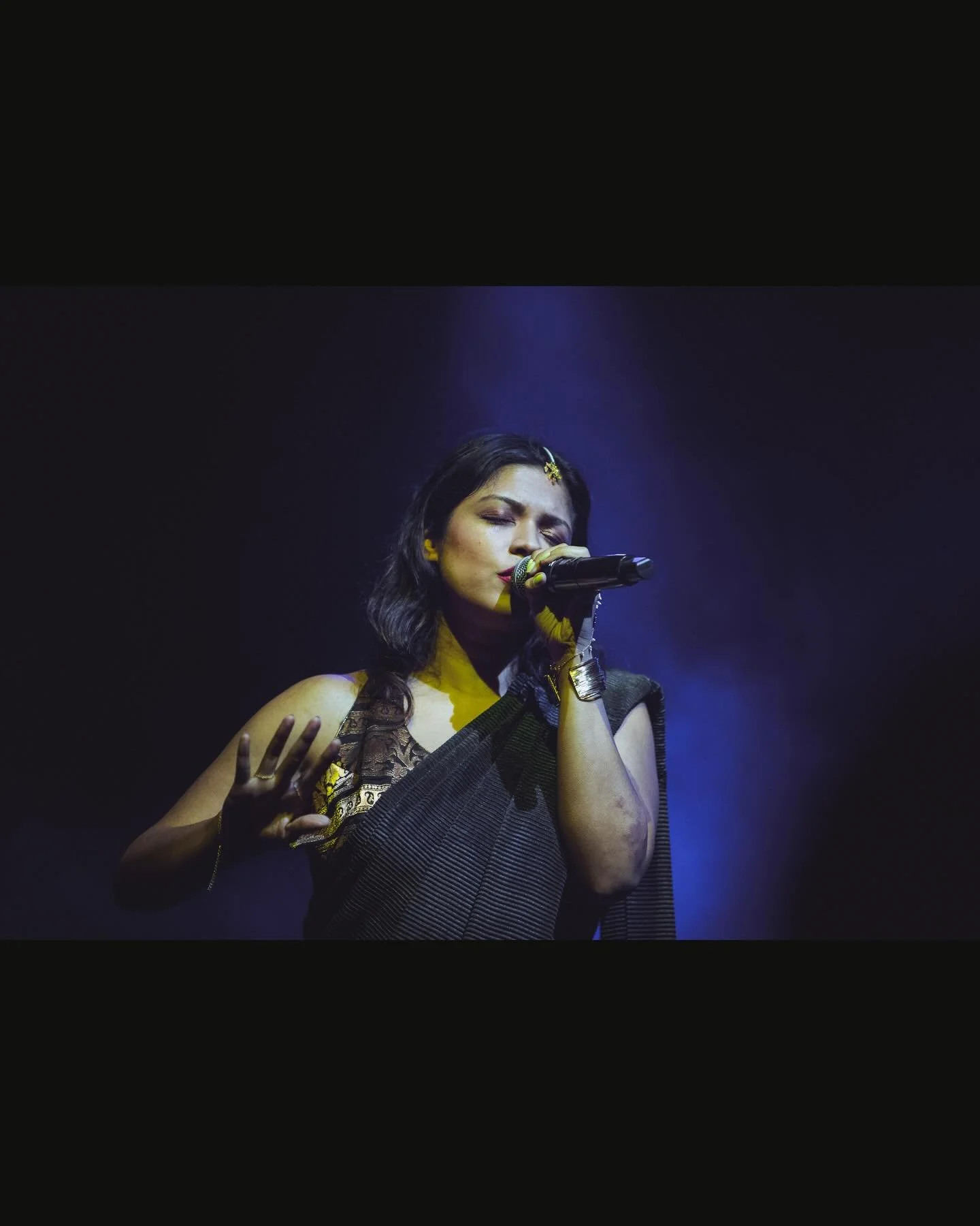 Leaving Shanghai with the taste of warmth, hospitality, Chinese philosophy and newness. Thank you @thepearlshanghai for having me, to sing in a city, to meet the audience, that is home. &hearts;️

By Grant Buckwald