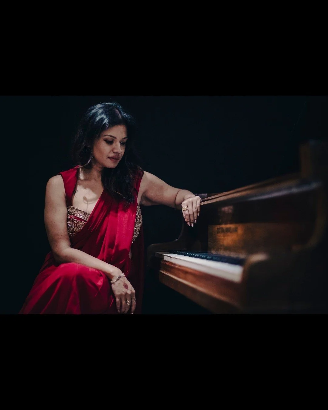With my fav friend, the piano.

Honoured to be seen so truly by talented artists I call my close ones.

Thank you @tanzim.ahmed.bijoy  bhai