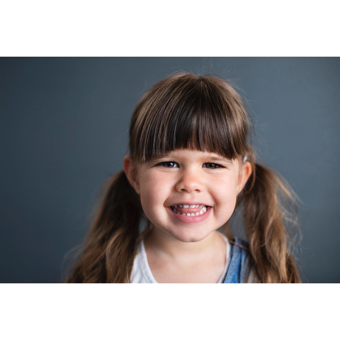 Ok, so your school already had their
picture day in the fall. But what about spring pictures?
Schools, right now is a great time to offer something a little &quot;different&quot; to your families. These portraits are a fresh and fun approach school p