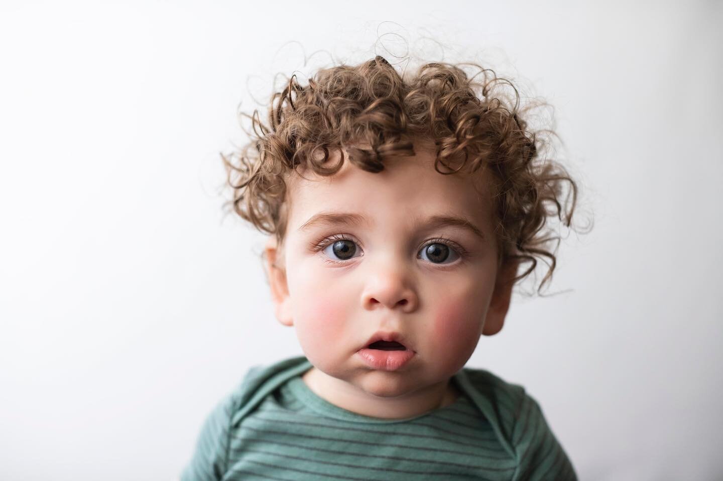 Those curls! 
Tried out a white backdrop today. What do you think? 

#curlycurly 
#supercutekids
#happybaby
#preschoolphotographer 
#childphotographer