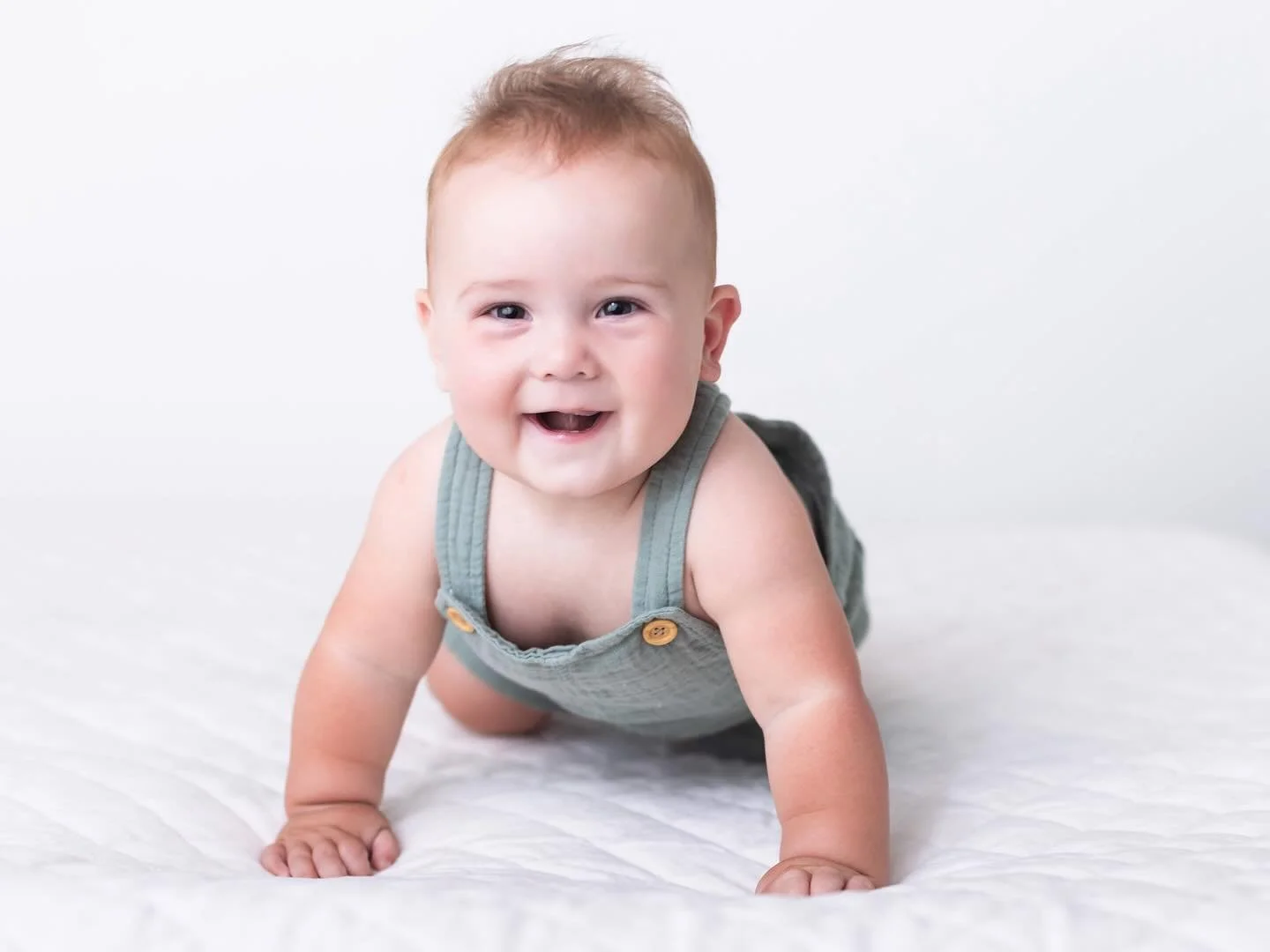 Oh the smiles! 
Had this super happy guy at my studio for a sitter session. Smiles for daaaays! 

#sittersession #sittersessionphotography #babyphotographer #southocmoms #missionviejomoms #orangecountyphotographer #missionviejobabyphotographer #south