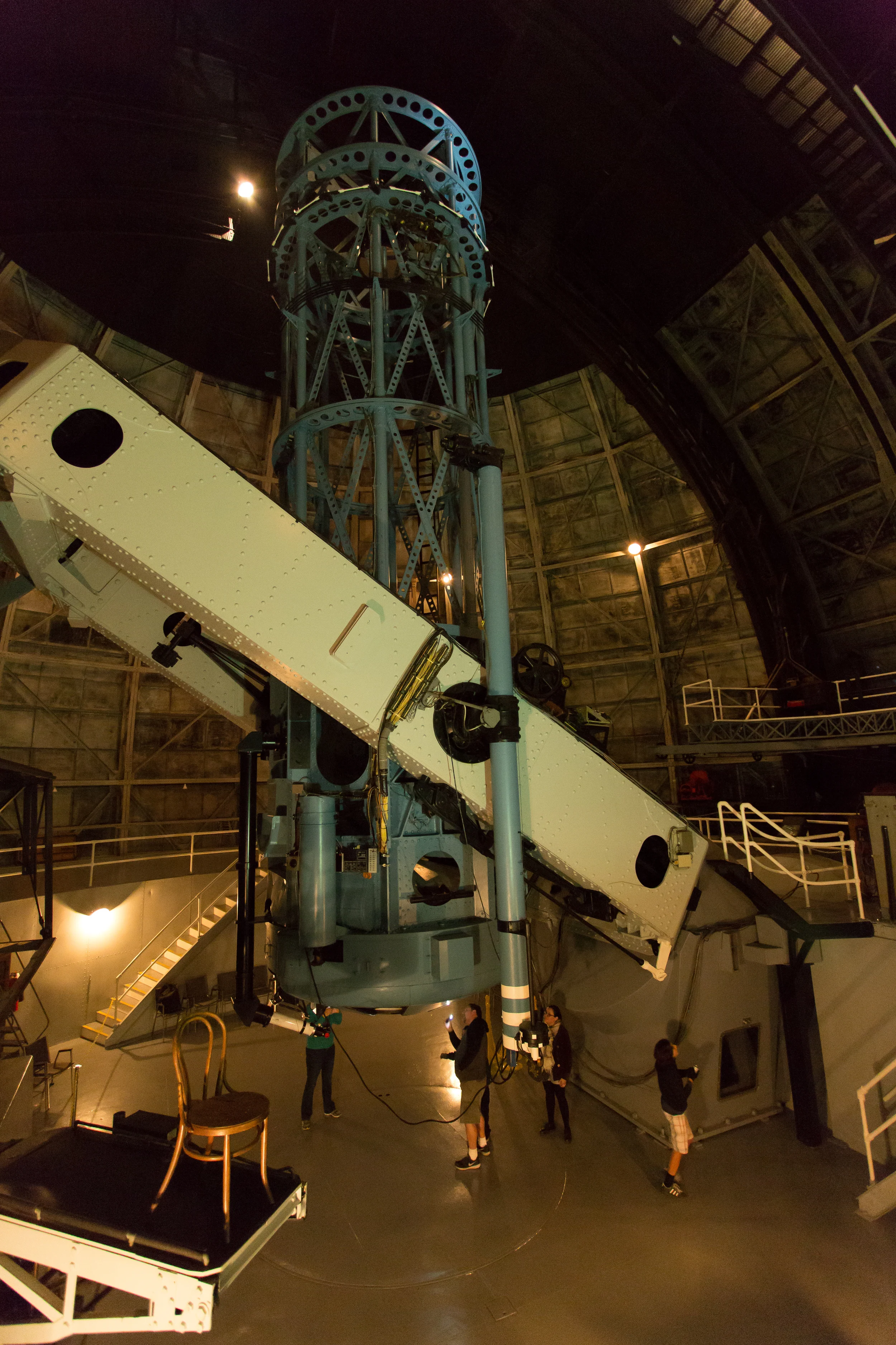The 100-inch Hooker telescope , which was the largest telescope in the world from its completion in 1917 to 1949,