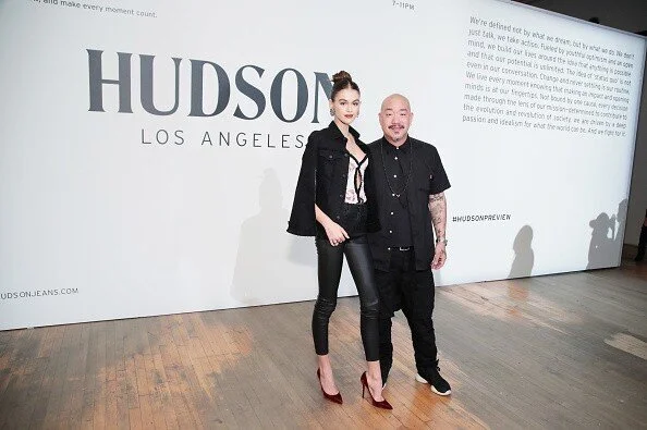 1508581573_kaia-gerber-l-peter-kim-hudson-jeans-ceo-attend-hudson-jean-ss18-preview-hosted-by-kaia-gerber-1.jpg