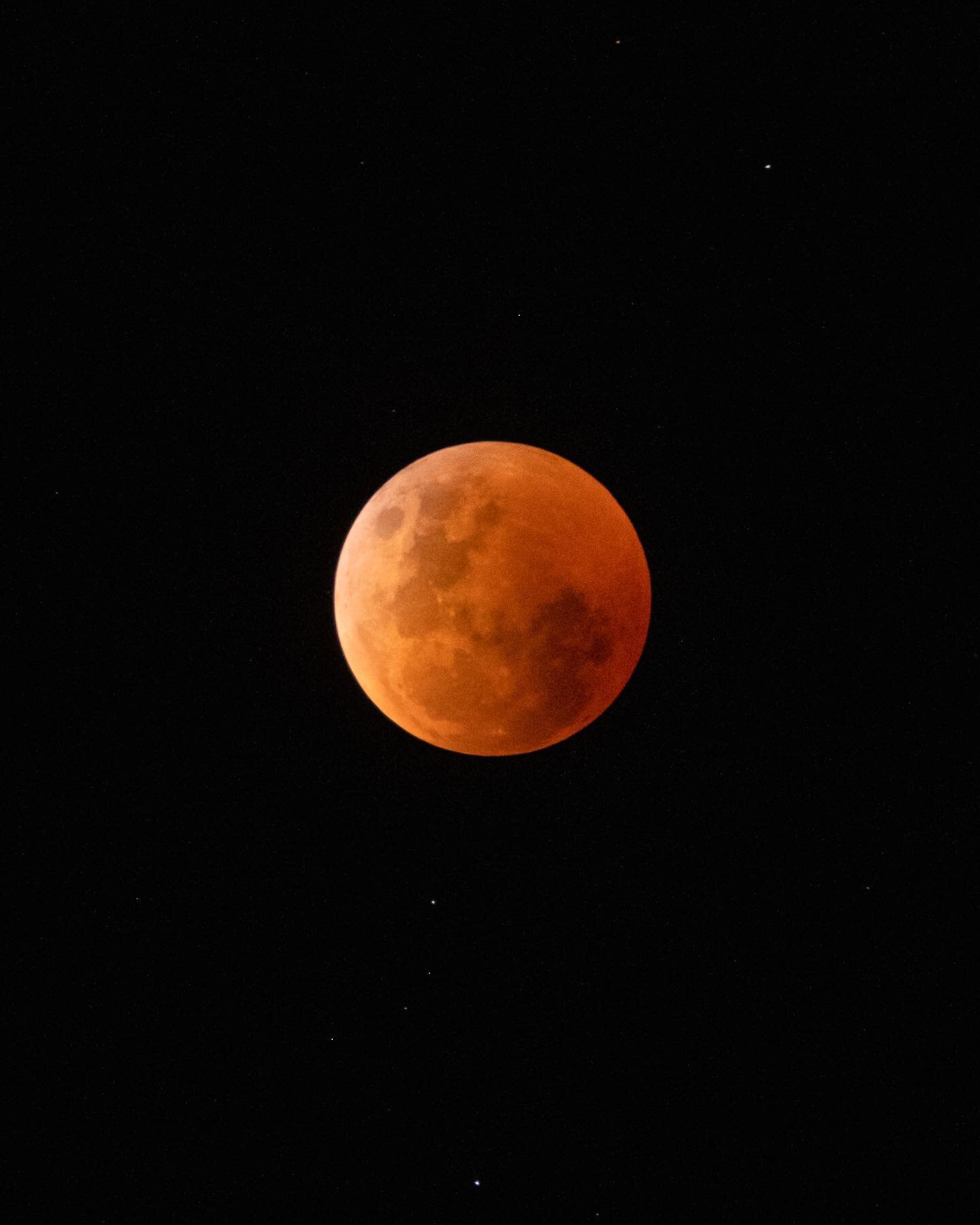 Yes, I&rsquo;m posting a shot of the lunar eclipse from a few nights ago. I don&rsquo;t tend to rush to edit images straight away as I once did. It&rsquo;s a very fast passed game here on the socials and I&rsquo;ve learnt to not fall into rushing to 
