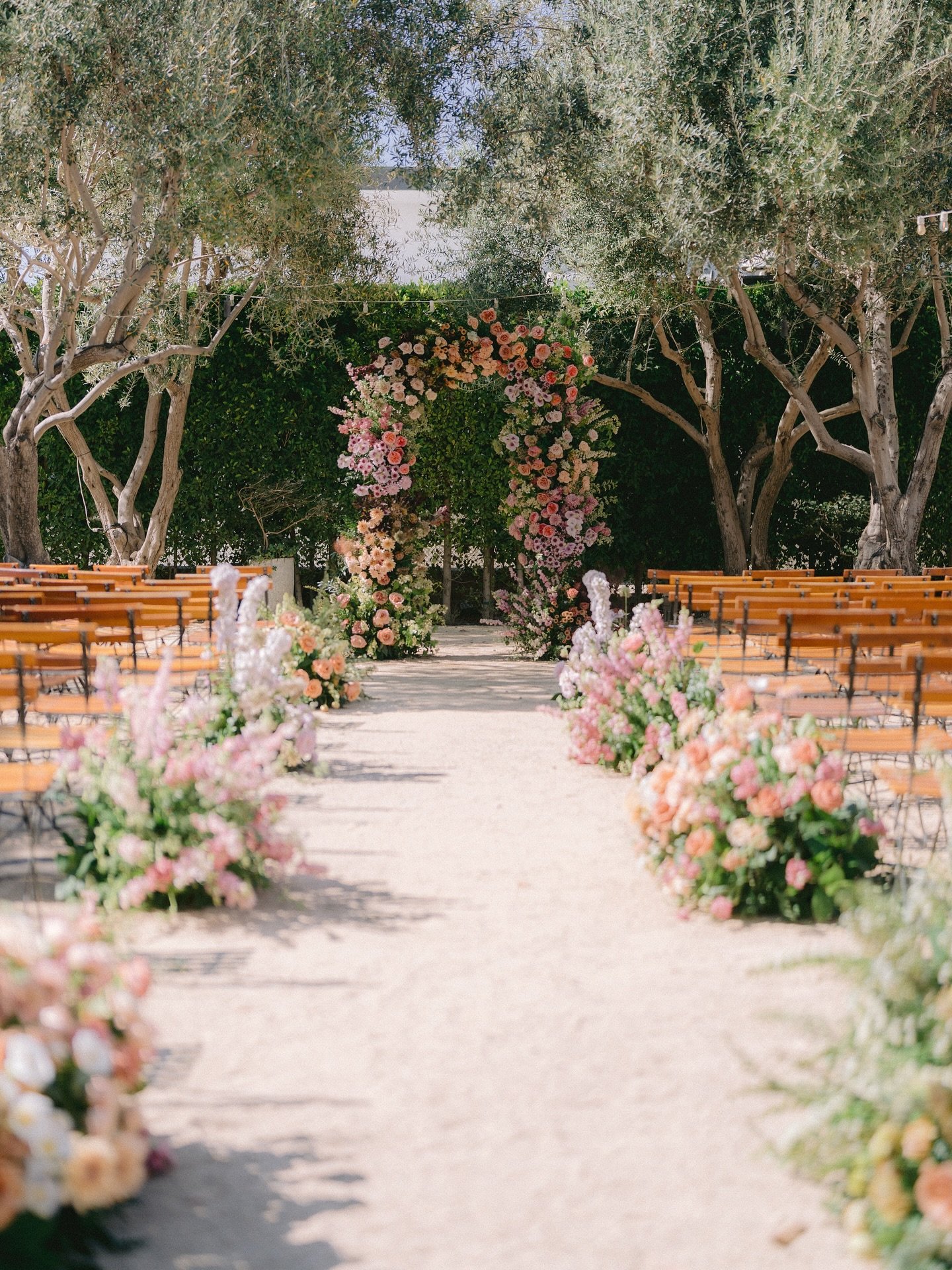 If this is how we start off our summer season, please don&rsquo;t let it ever fade away.  There&rsquo;s going to be so much great summer weddings this year that I can&rsquo;t wait to share with you guys. 

So much juice, so much color, and so much fu