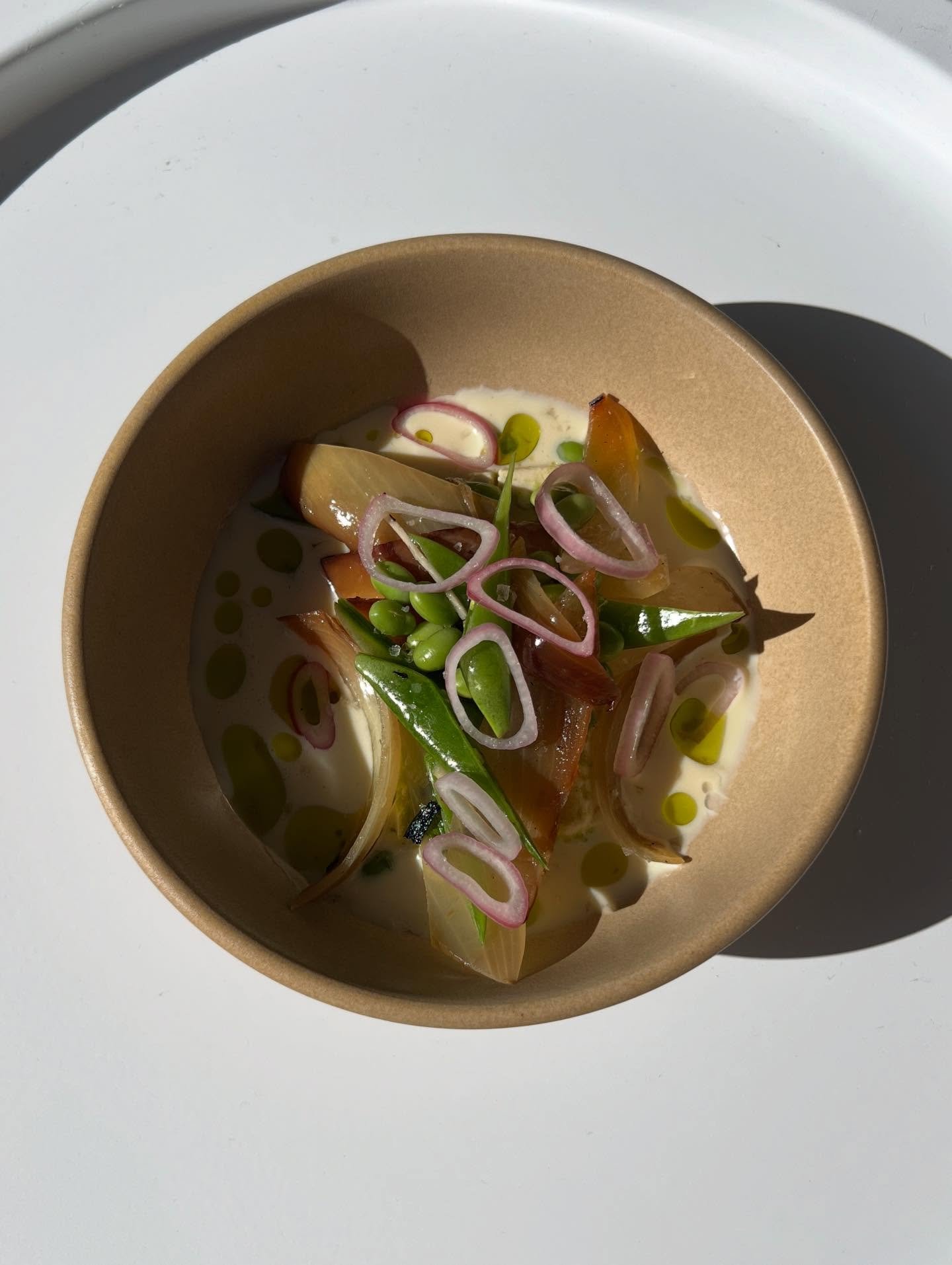 A hot day calls for our &thinsp;
ONIONS &amp; PEAS 🫛 &thinsp;
meiji tofu &amp; milk ~ edamame ~ alliums ~ scallion oil &thinsp;
served chilled!!!! open tonight and tomorrow 5:30-10pm