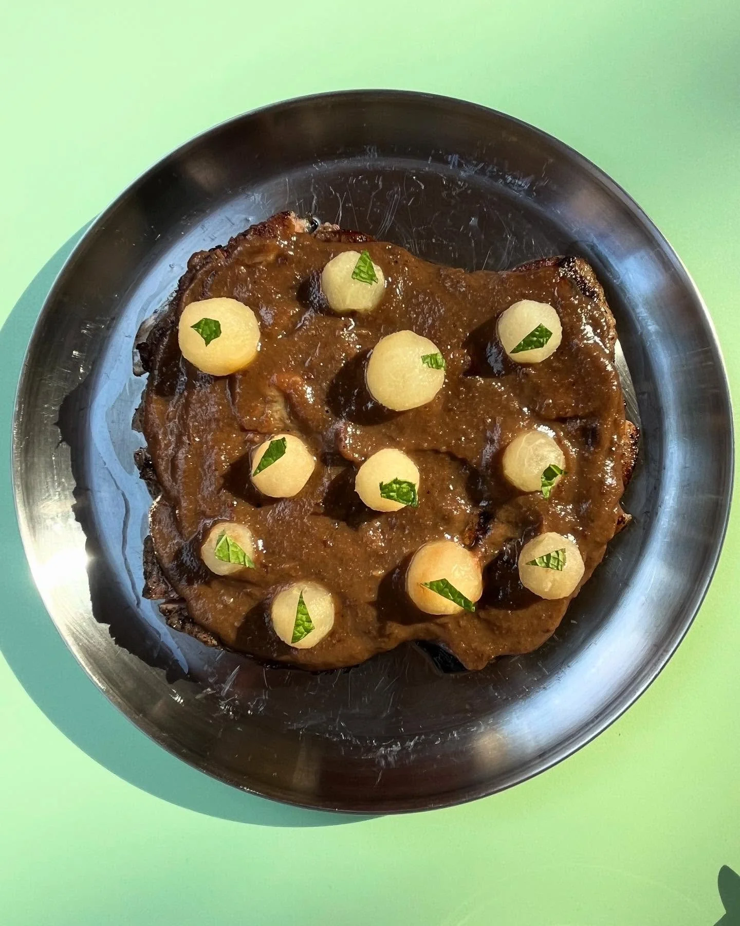 GRILLED BONE-IN PORK CHOP

~ pear butter &lsquo;mang tomas&rsquo; ~ fennel ~ mint ~

it&rsquo;s faaaaaalllllllll biiiiiiiiiiii 🍁🍂🍐

running as a special tonight and maybe for the rest of the season

5:30 pm - 10 pm