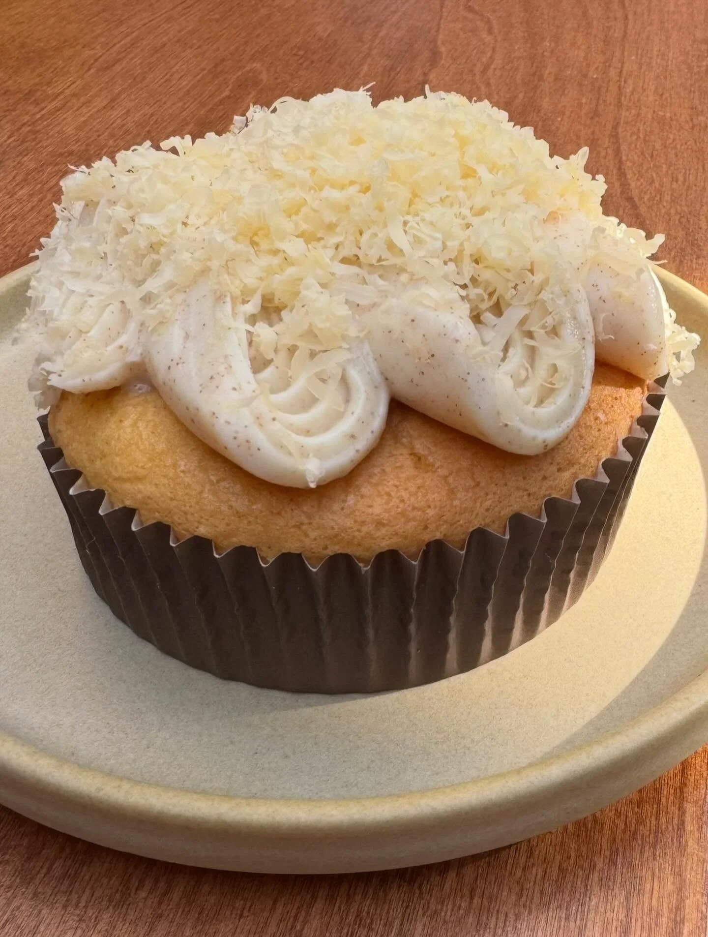 New to Kap&eacute;... BROWNED BUTTER MAMON&thinsp;
&thinsp;
chiffon cake ~ browned butter ~ gouda 🧈🧀&thinsp;&thinsp;&thinsp;&thinsp;
Soft, buttery, and just the right amount of sweet. Our take on the classic Filipino sponge cake traditionally enjoy