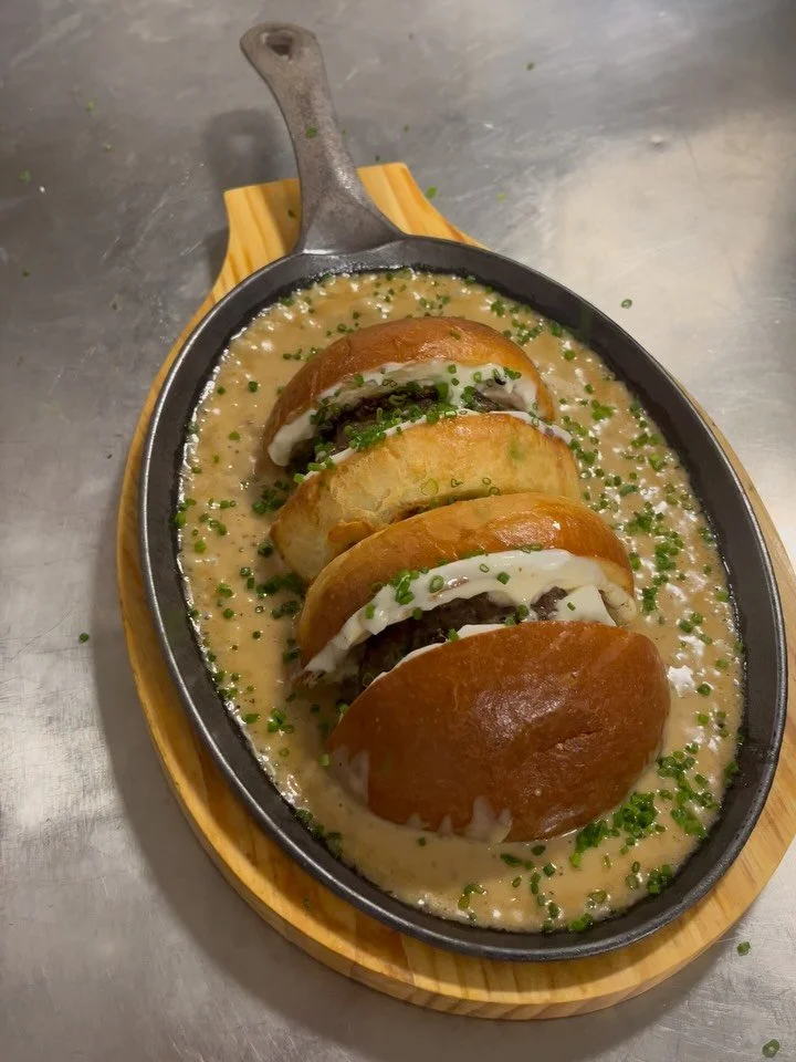 ADOBO AU POIVRE BURGER

~ pepper crusted wagyu ~ adobo au poivre sauce ~ pan de leche bun ~ garlic mojo aioli ~

I&rsquo;m gonna be getting weird these next couple of weeks, doing some of my past faves and some new news. 

Running this cutie in short