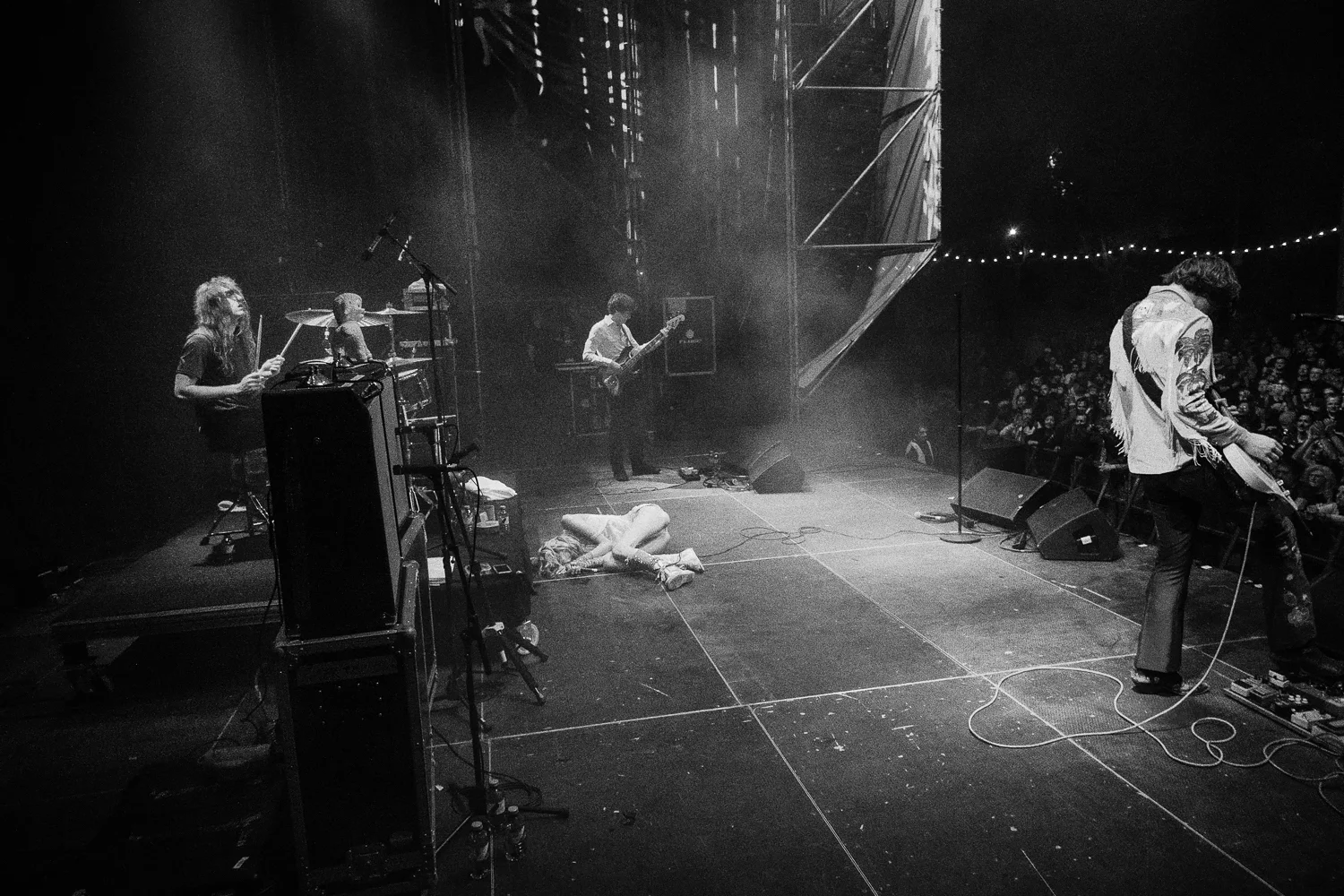  Austin Smith, Arrow de Wilde, Tim Franco, and Henri Cash - Starcrawler 