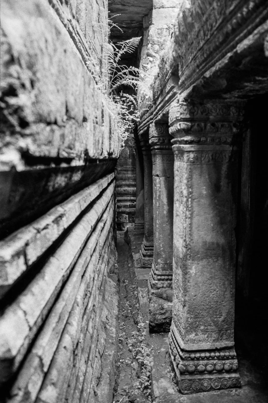 Ankor Wat, Siem Reap, Cambodia 2001-17.jpg