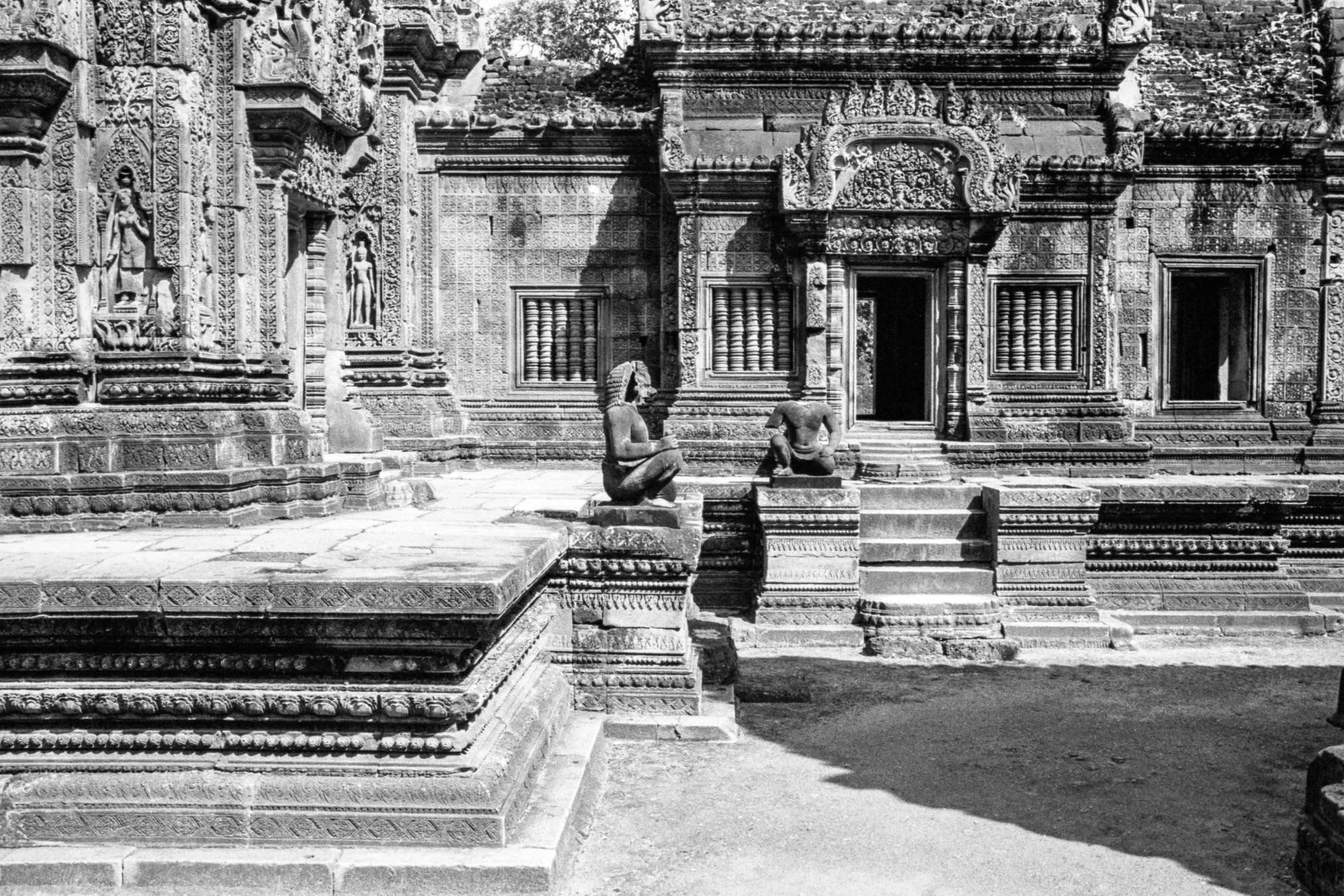 Ankor Wat, Siem Reap, Cambodia 2001-16.jpg