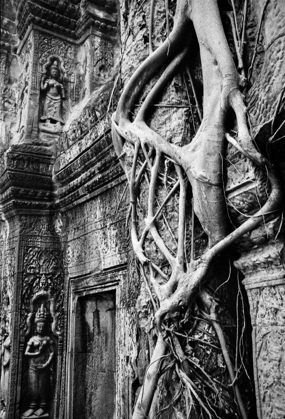 Ankor Wat, Siem Reap, Cambodia 2001-24.jpg